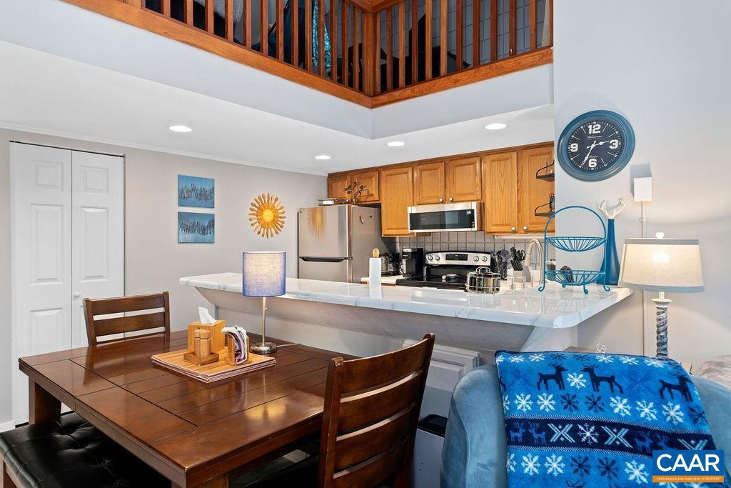649 WHITE OAK CONDOS, WINTERGREEN RESORT, Virginia 22967, 2 Bedrooms Bedrooms, ,2 BathroomsBathrooms,Residential,For sale,649 WHITE OAK CONDOS,667298 MLS # 667298