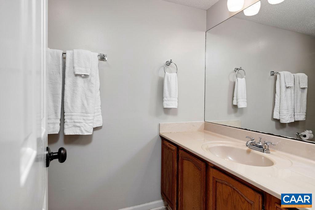 2046 STONE RIDGE CONDOS, WINTERGREEN RESORT, Virginia 22967, 3 Bedrooms Bedrooms, ,3 BathroomsBathrooms,Residential,For sale,2046 STONE RIDGE CONDOS,667306 MLS # 667306