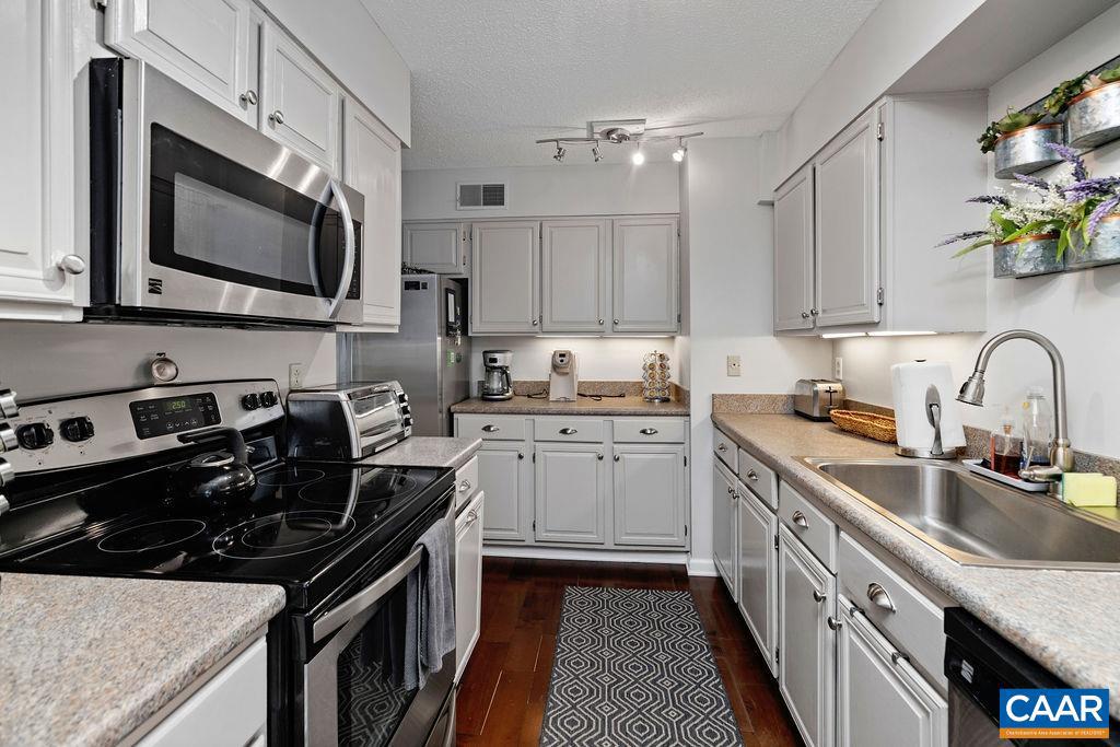 2046 STONE RIDGE CONDOS, WINTERGREEN RESORT, Virginia 22967, 3 Bedrooms Bedrooms, ,3 BathroomsBathrooms,Residential,For sale,2046 STONE RIDGE CONDOS,667306 MLS # 667306