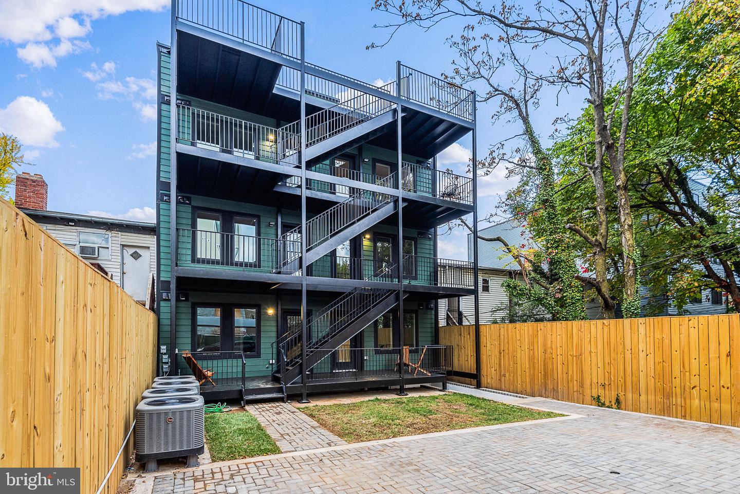 1013 17TH PL NE #3, WASHINGTON, District Of Columbia 20002, 2 Bedrooms Bedrooms, ,2 BathroomsBathrooms,Residential,For sale,1013 17TH PL NE #3,DCDC2099812 MLS # DCDC2099812