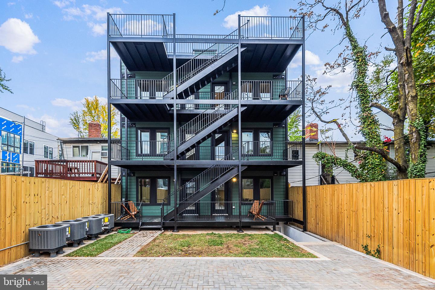 1013 17TH PL NE #3, WASHINGTON, District Of Columbia 20002, 2 Bedrooms Bedrooms, ,2 BathroomsBathrooms,Residential,For sale,1013 17TH PL NE #3,DCDC2099812 MLS # DCDC2099812