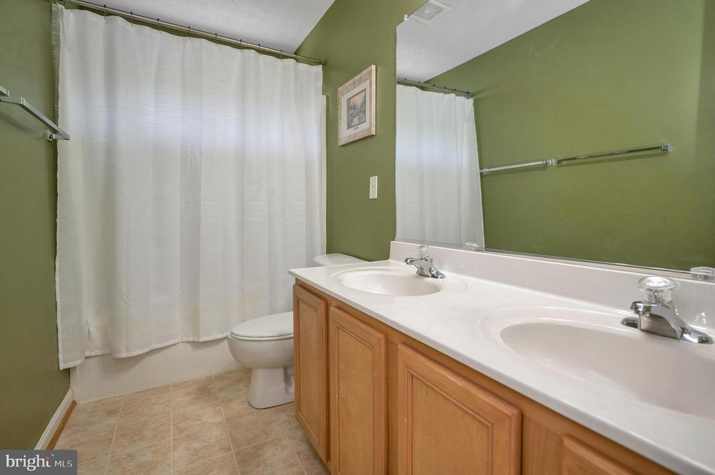 35326 GOSLING LN, LOCUST GROVE, Virginia 22508, 5 Bedrooms Bedrooms, ,4 BathroomsBathrooms,Residential,35326 GOSLING LN,VAOR2009840 MLS # VAOR2009840