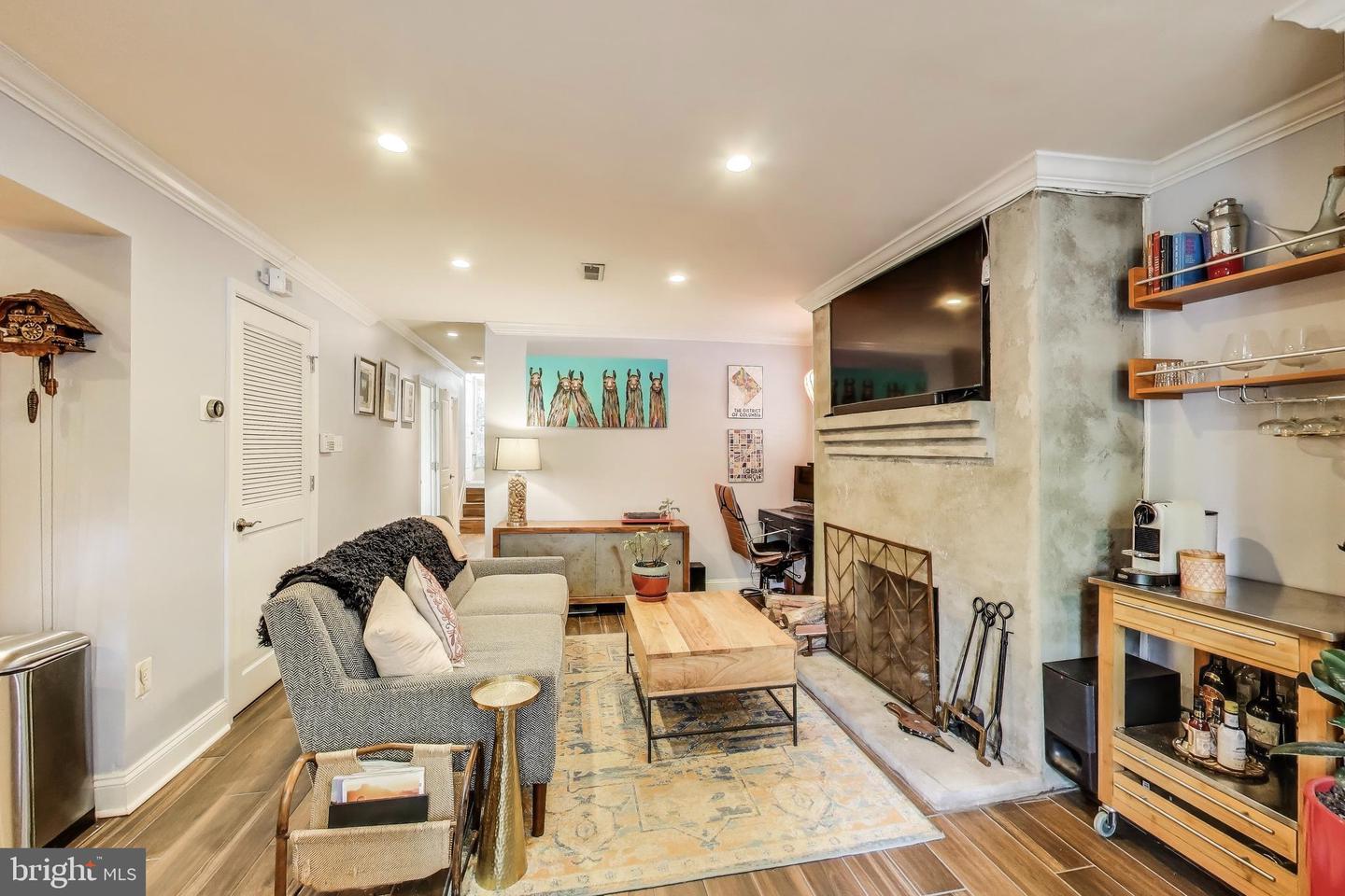 1502 13TH ST NW #1, WASHINGTON, District Of Columbia 20005, 2 Bedrooms Bedrooms, ,1 BathroomBathrooms,Residential,For sale,1502 13TH ST NW #1,DCDC2201952 MLS # DCDC2201952