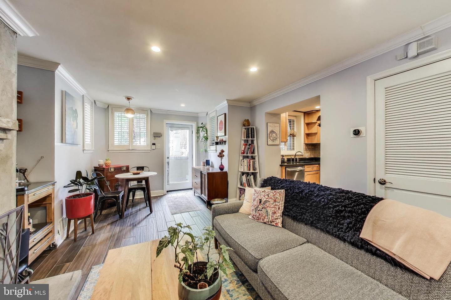 1502 13TH ST NW #1, WASHINGTON, District Of Columbia 20005, 2 Bedrooms Bedrooms, ,1 BathroomBathrooms,Residential,For sale,1502 13TH ST NW #1,DCDC2201952 MLS # DCDC2201952