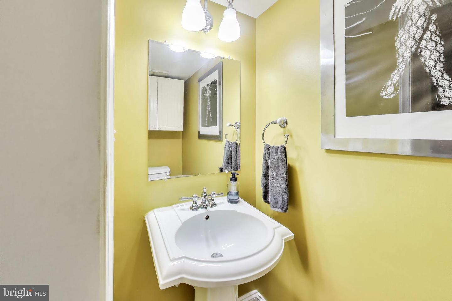 1502 13TH ST NW #1, WASHINGTON, District Of Columbia 20005, 2 Bedrooms Bedrooms, ,1 BathroomBathrooms,Residential,For sale,1502 13TH ST NW #1,DCDC2201952 MLS # DCDC2201952