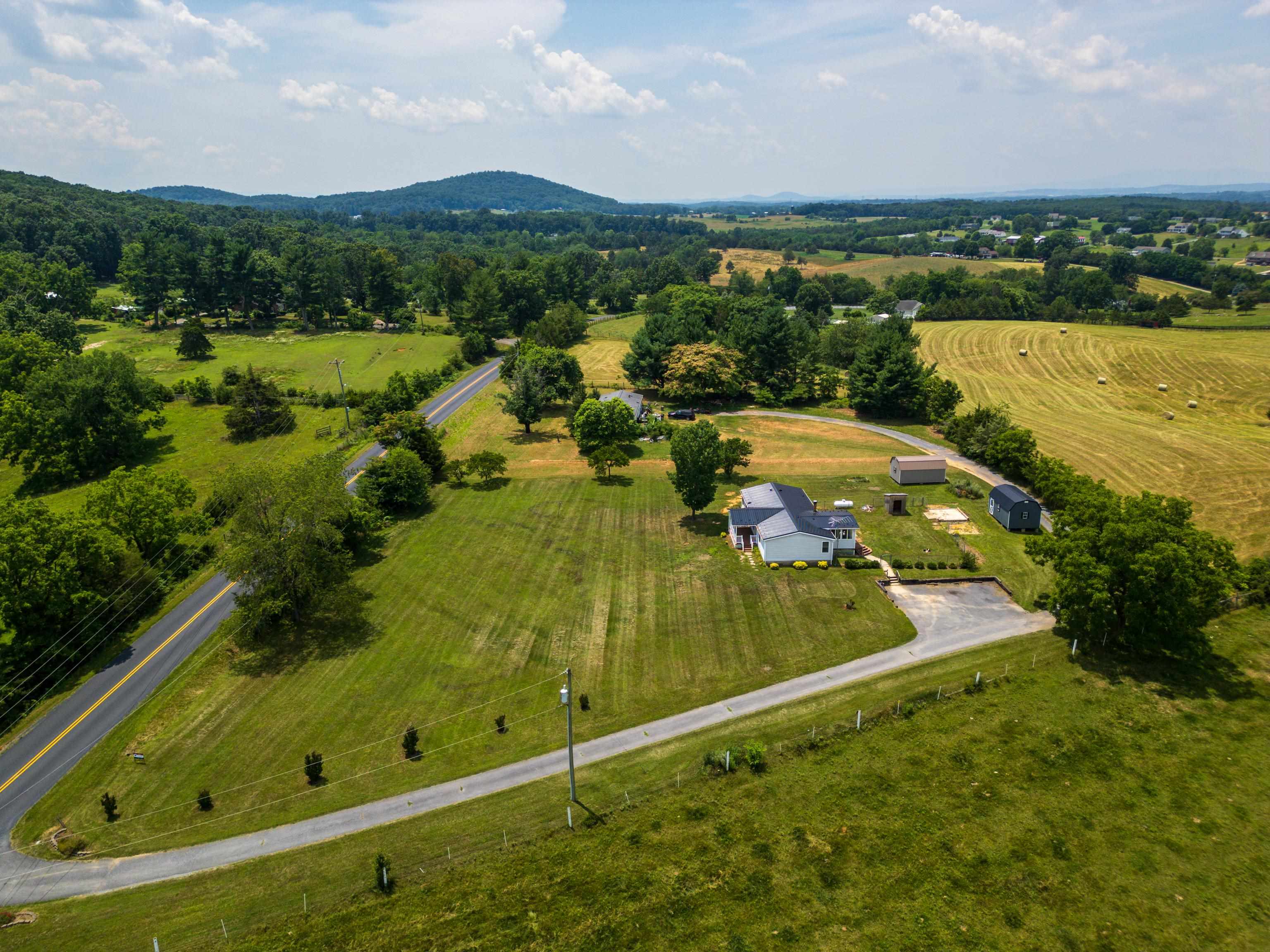 634 PATTERSON MILL RD, GROTTOES, Virginia 24441, 3 Bedrooms Bedrooms, ,2 BathroomsBathrooms,Residential,634 PATTERSON MILL RD,666215 MLS # 666215