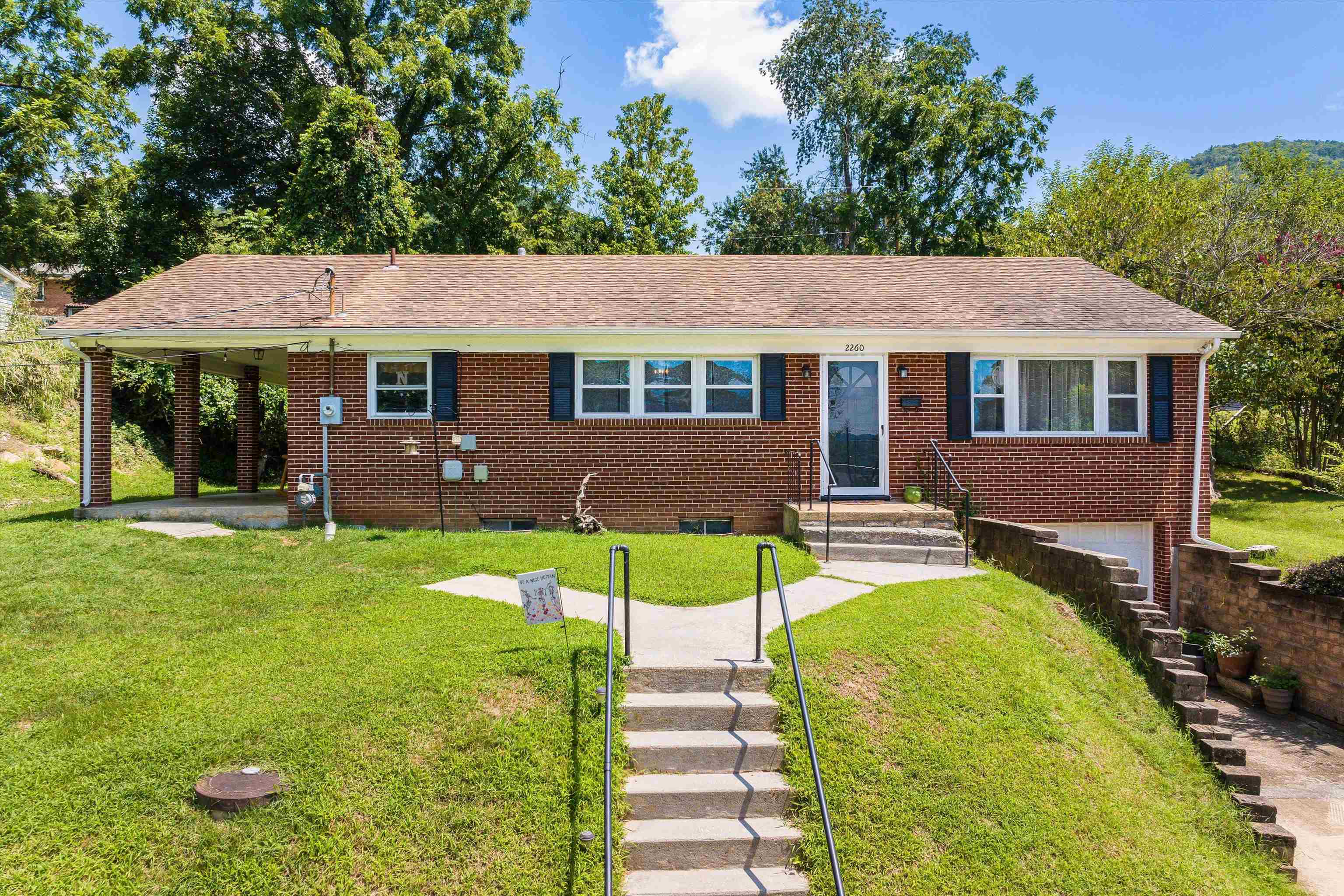 2260 PINE AVE, BUENA VISTA, Virginia 24416, 3 Bedrooms Bedrooms, ,1 BathroomBathrooms,Residential,2260 PINE AVE,667321 MLS # 667321