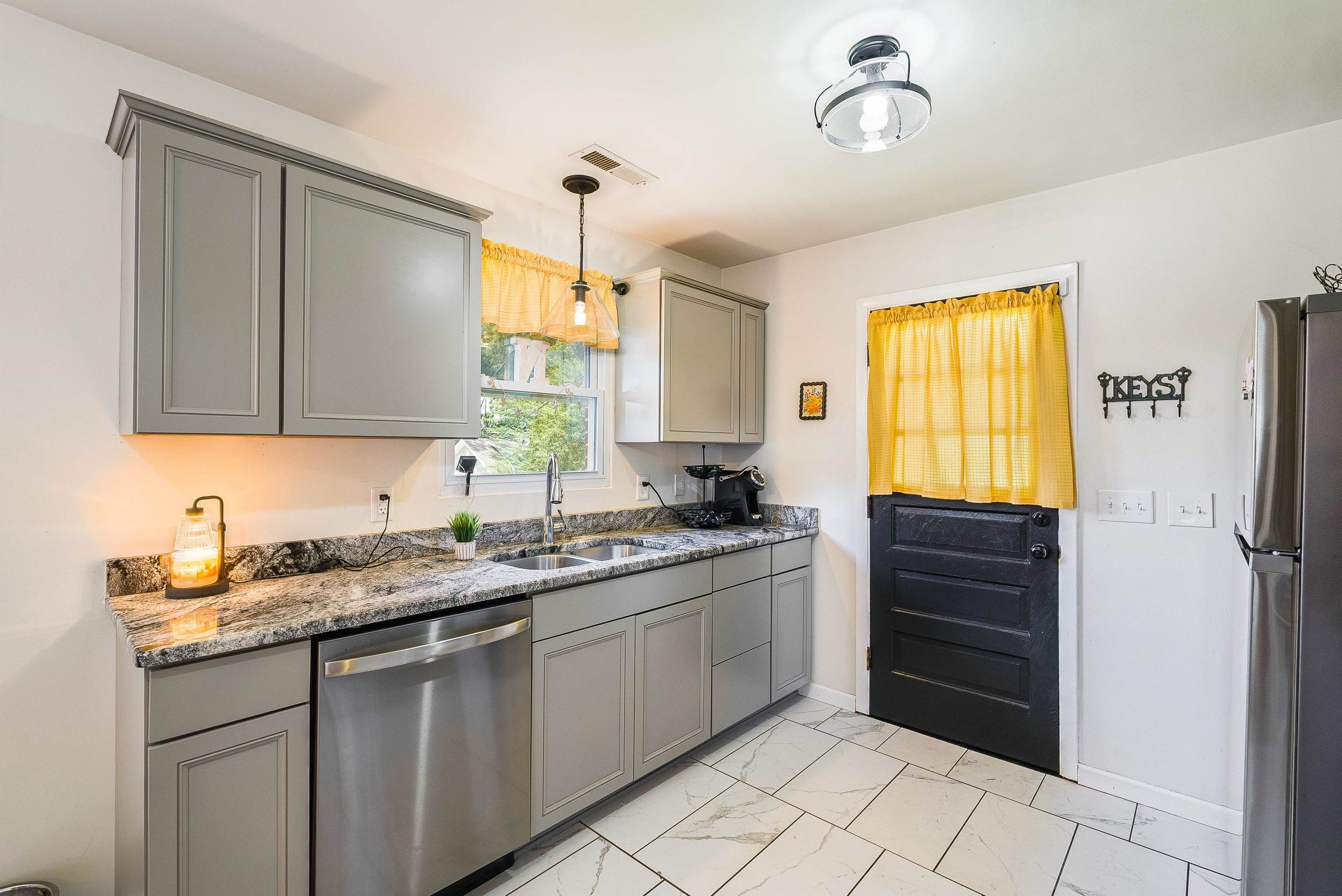 2260 PINE AVE, BUENA VISTA, Virginia 24416, 3 Bedrooms Bedrooms, ,1 BathroomBathrooms,Residential,2260 PINE AVE,667321 MLS # 667321