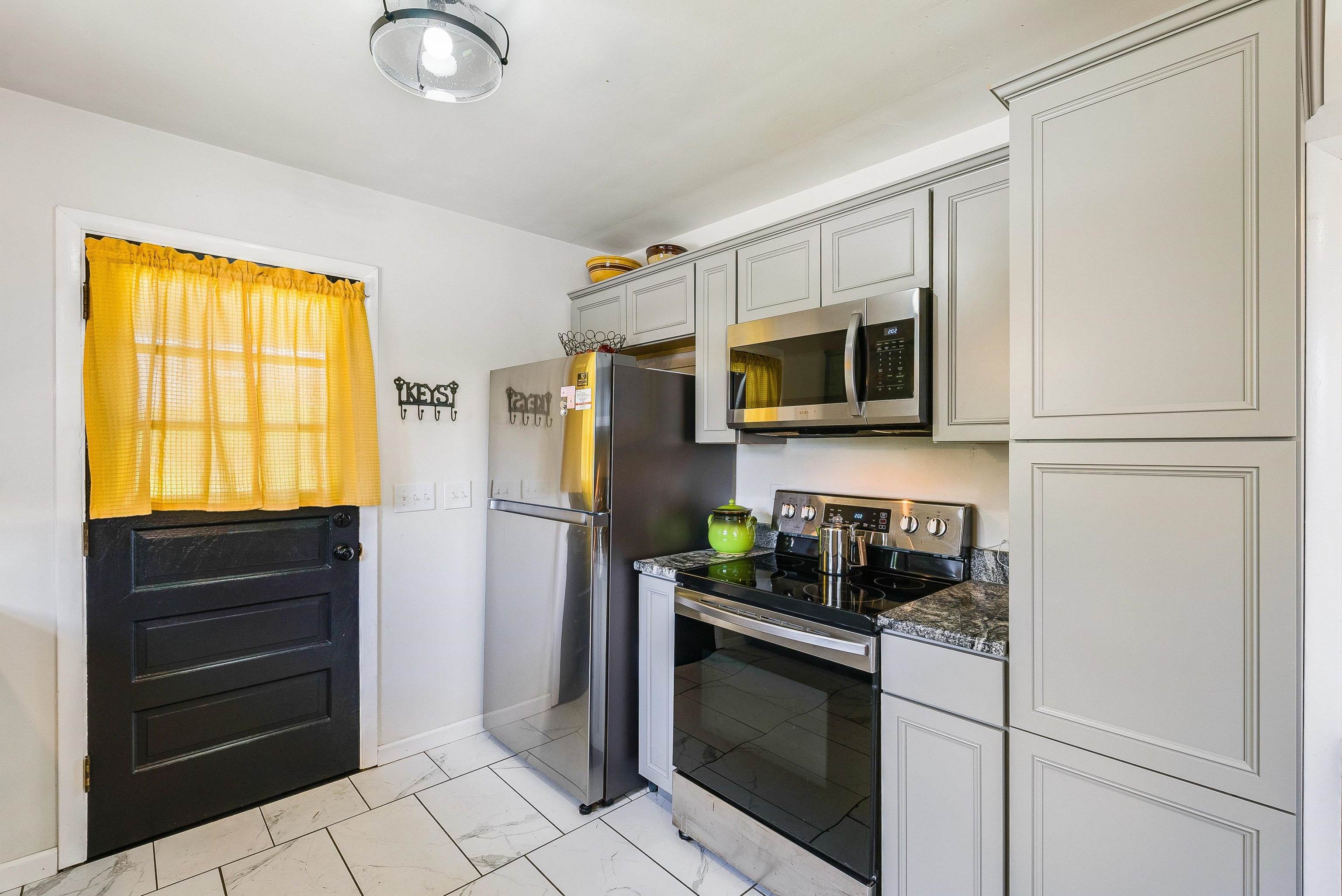 2260 PINE AVE, BUENA VISTA, Virginia 24416, 3 Bedrooms Bedrooms, ,1 BathroomBathrooms,Residential,2260 PINE AVE,667321 MLS # 667321