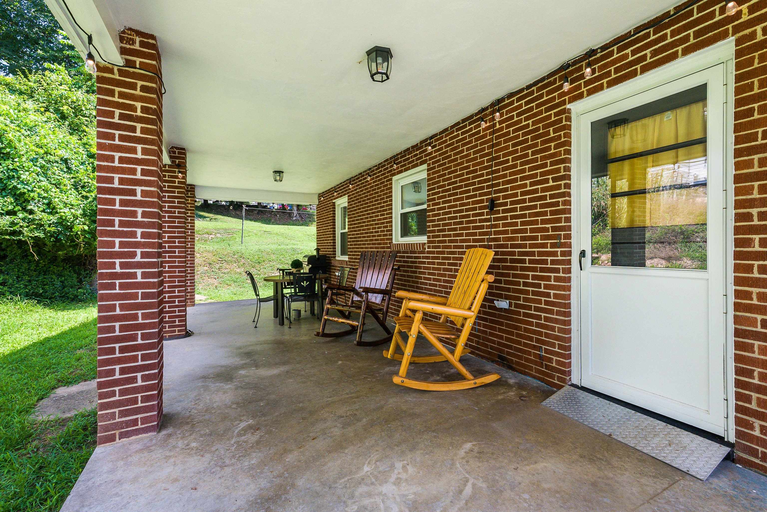 2260 PINE AVE, BUENA VISTA, Virginia 24416, 3 Bedrooms Bedrooms, ,1 BathroomBathrooms,Residential,2260 PINE AVE,667321 MLS # 667321
