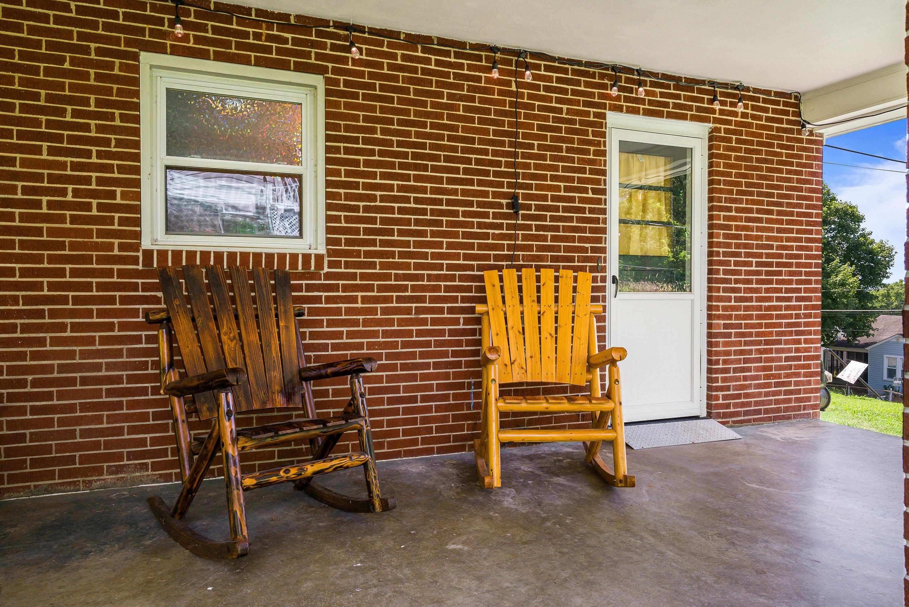 2260 PINE AVE, BUENA VISTA, Virginia 24416, 3 Bedrooms Bedrooms, ,1 BathroomBathrooms,Residential,2260 PINE AVE,667321 MLS # 667321