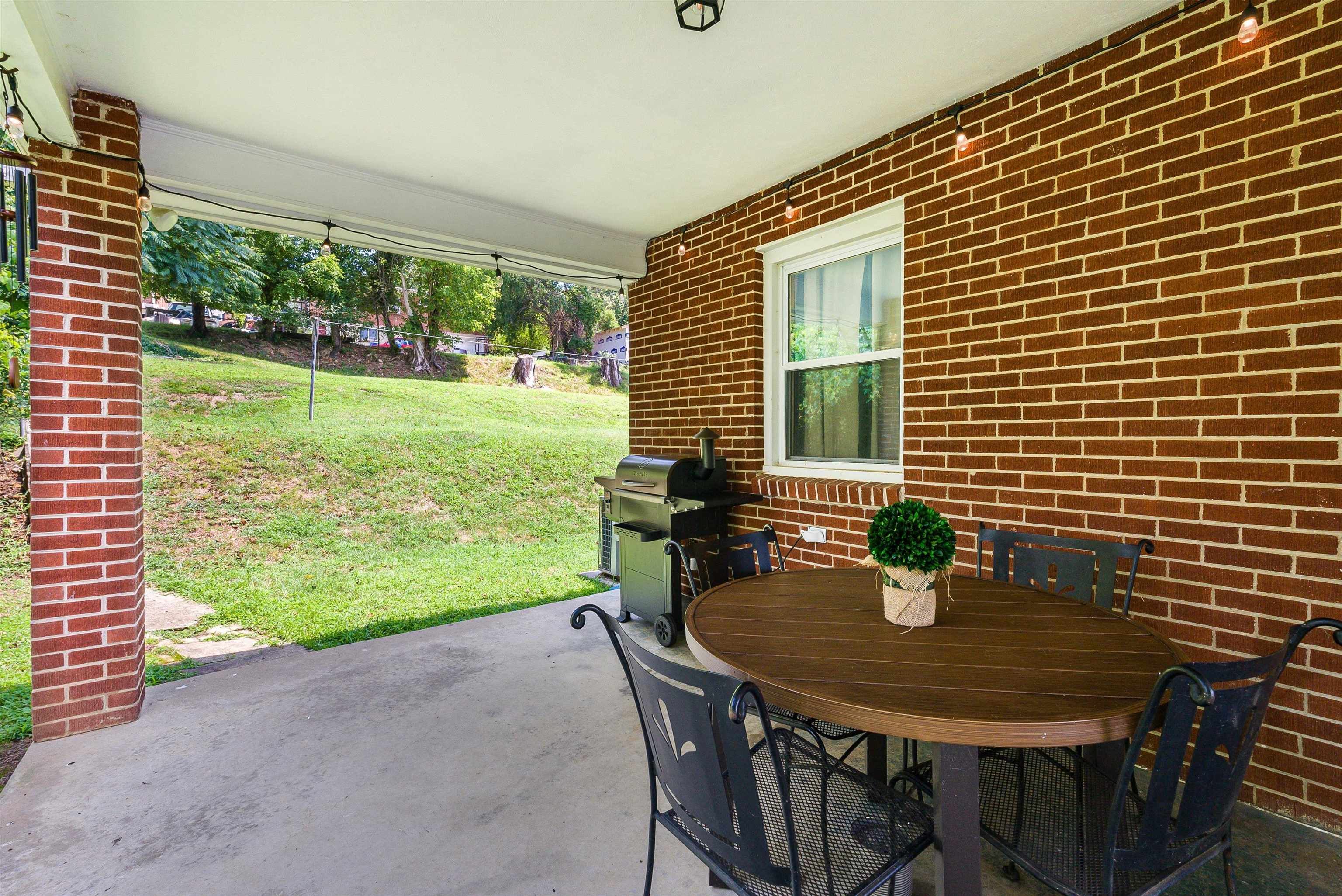 2260 PINE AVE, BUENA VISTA, Virginia 24416, 3 Bedrooms Bedrooms, ,1 BathroomBathrooms,Residential,2260 PINE AVE,667321 MLS # 667321
