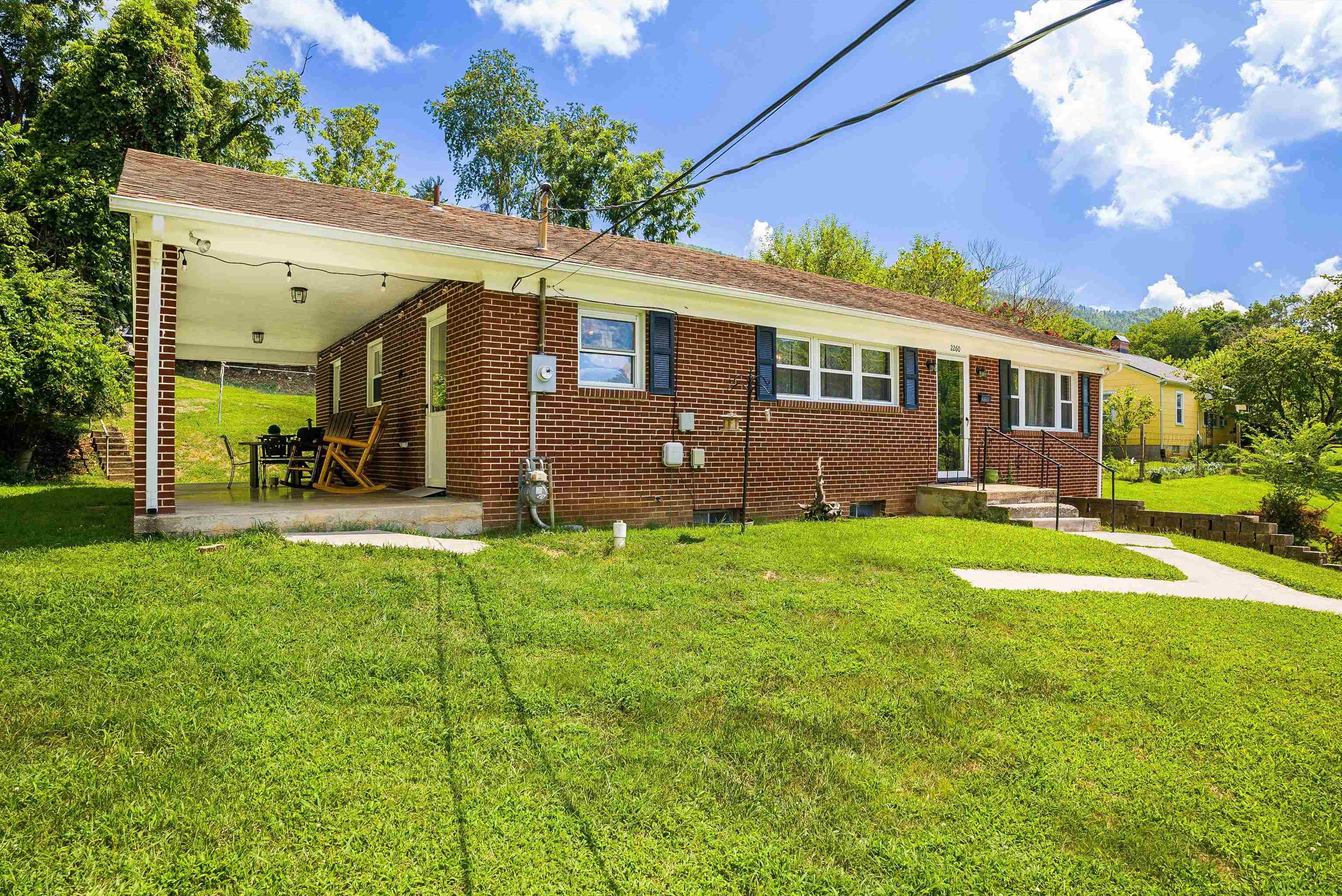 2260 PINE AVE, BUENA VISTA, Virginia 24416, 3 Bedrooms Bedrooms, ,1 BathroomBathrooms,Residential,2260 PINE AVE,667321 MLS # 667321