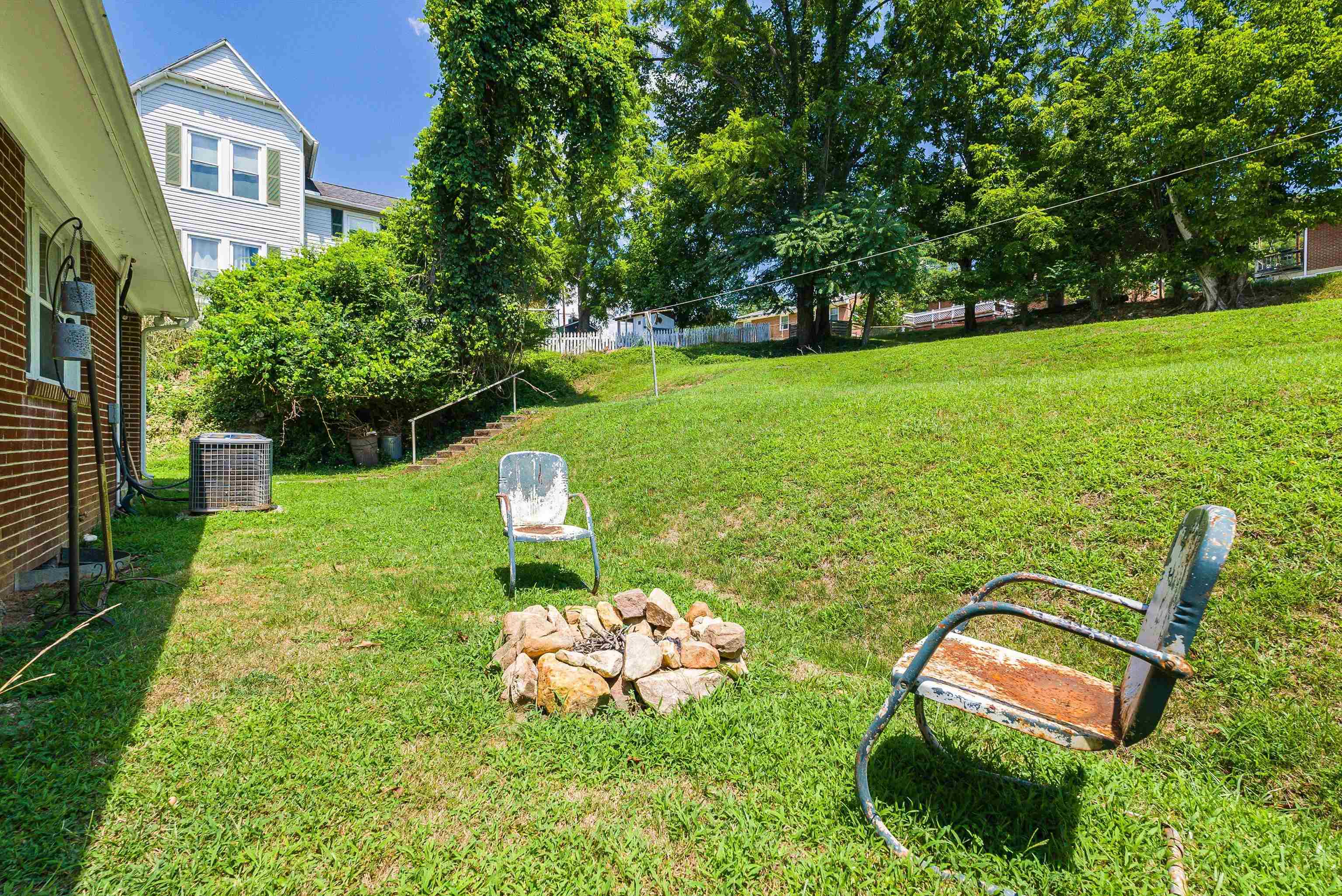 2260 PINE AVE, BUENA VISTA, Virginia 24416, 3 Bedrooms Bedrooms, ,1 BathroomBathrooms,Residential,2260 PINE AVE,667321 MLS # 667321
