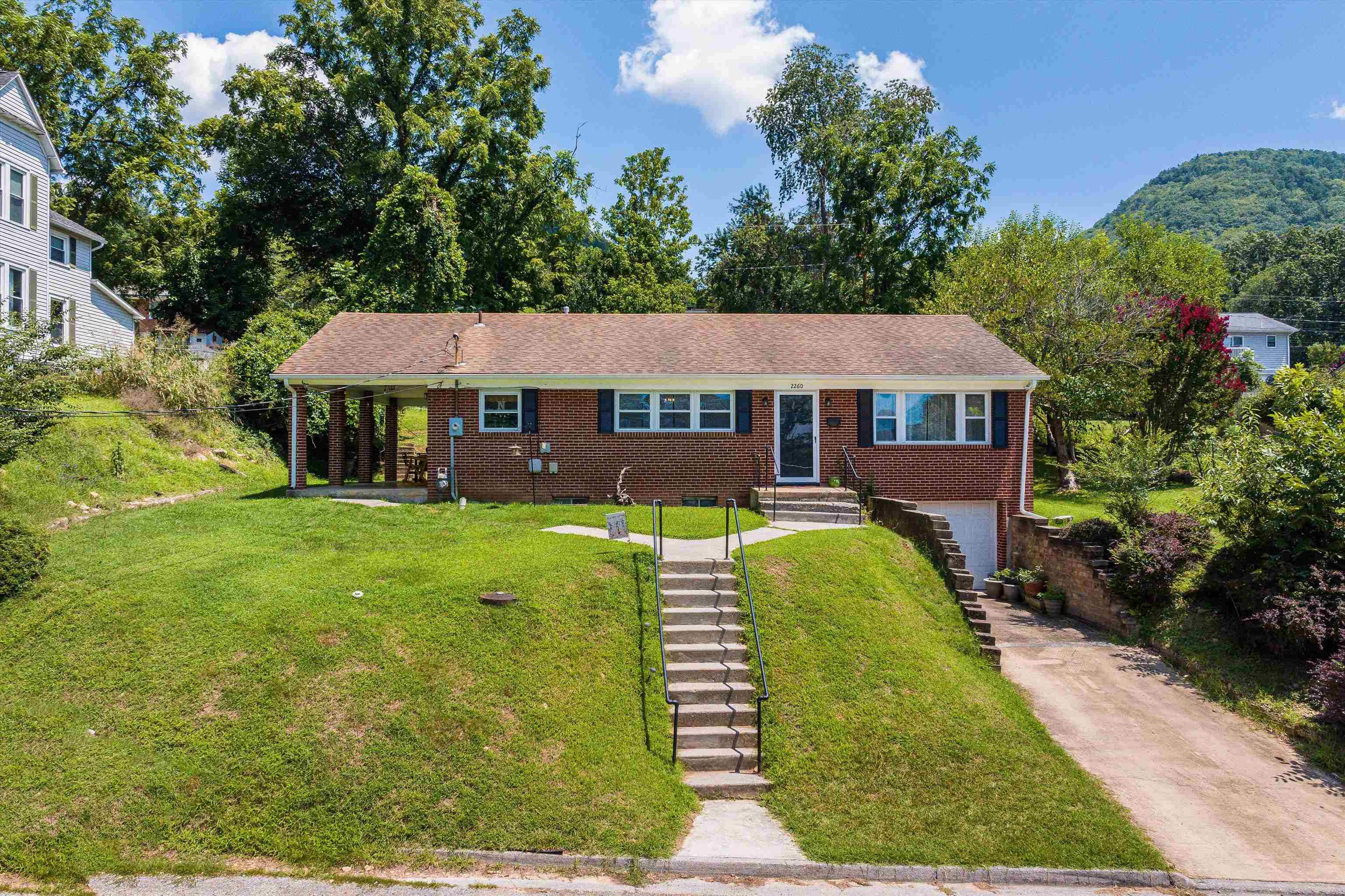2260 PINE AVE, BUENA VISTA, Virginia 24416, 3 Bedrooms Bedrooms, ,1 BathroomBathrooms,Residential,2260 PINE AVE,667321 MLS # 667321
