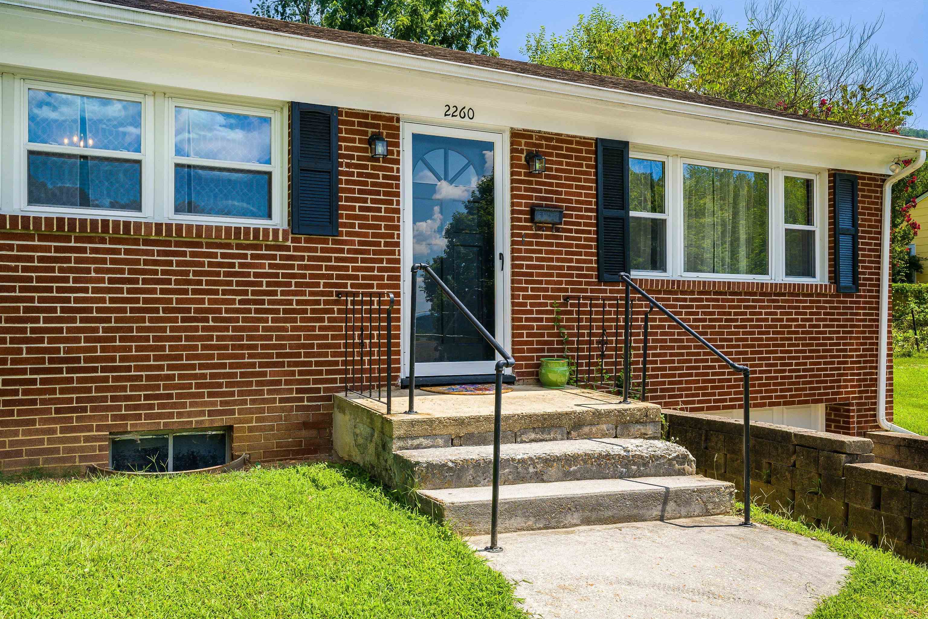 2260 PINE AVE, BUENA VISTA, Virginia 24416, 3 Bedrooms Bedrooms, ,1 BathroomBathrooms,Residential,2260 PINE AVE,667321 MLS # 667321