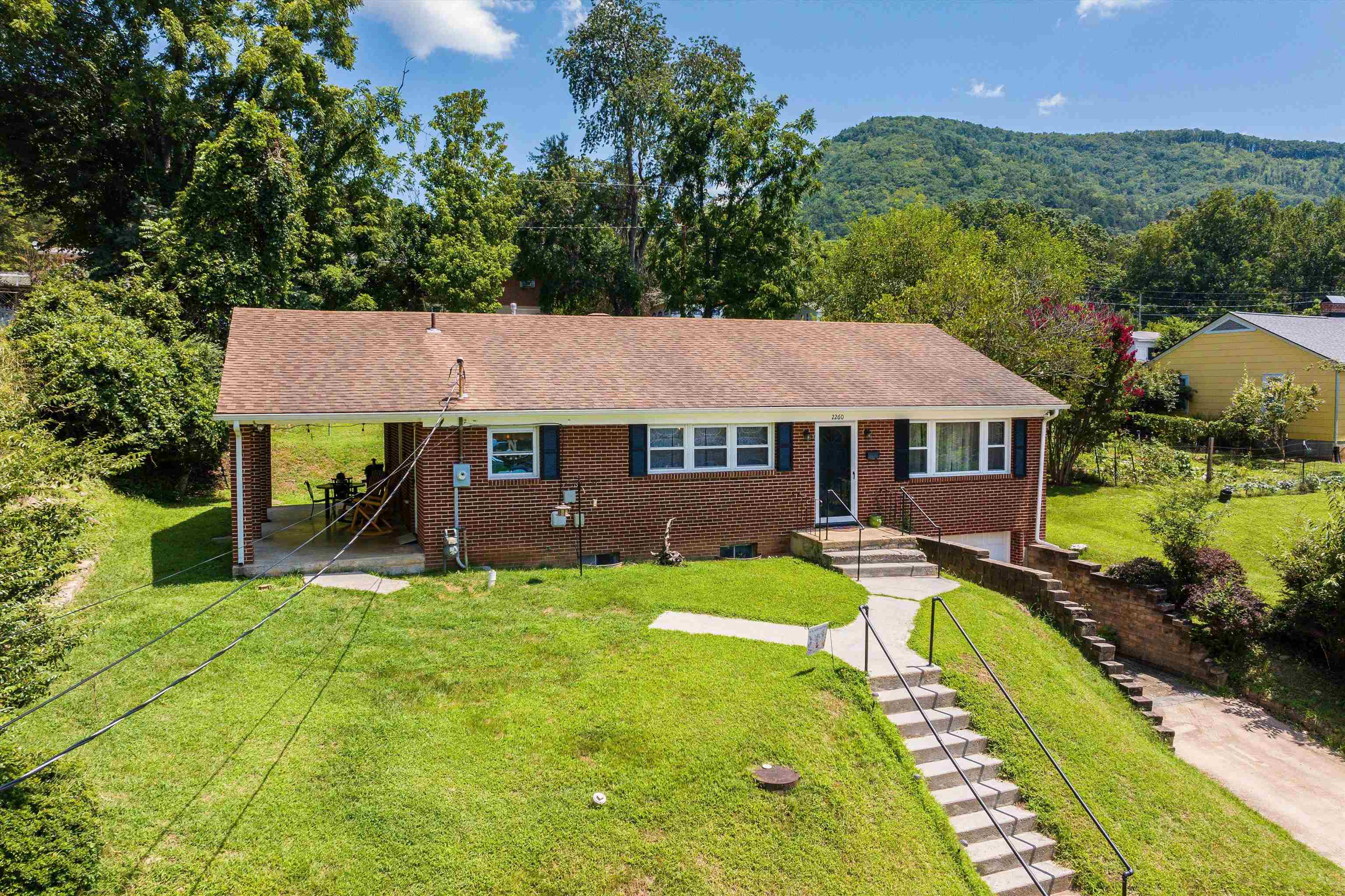 2260 PINE AVE, BUENA VISTA, Virginia 24416, 3 Bedrooms Bedrooms, ,1 BathroomBathrooms,Residential,2260 PINE AVE,667321 MLS # 667321