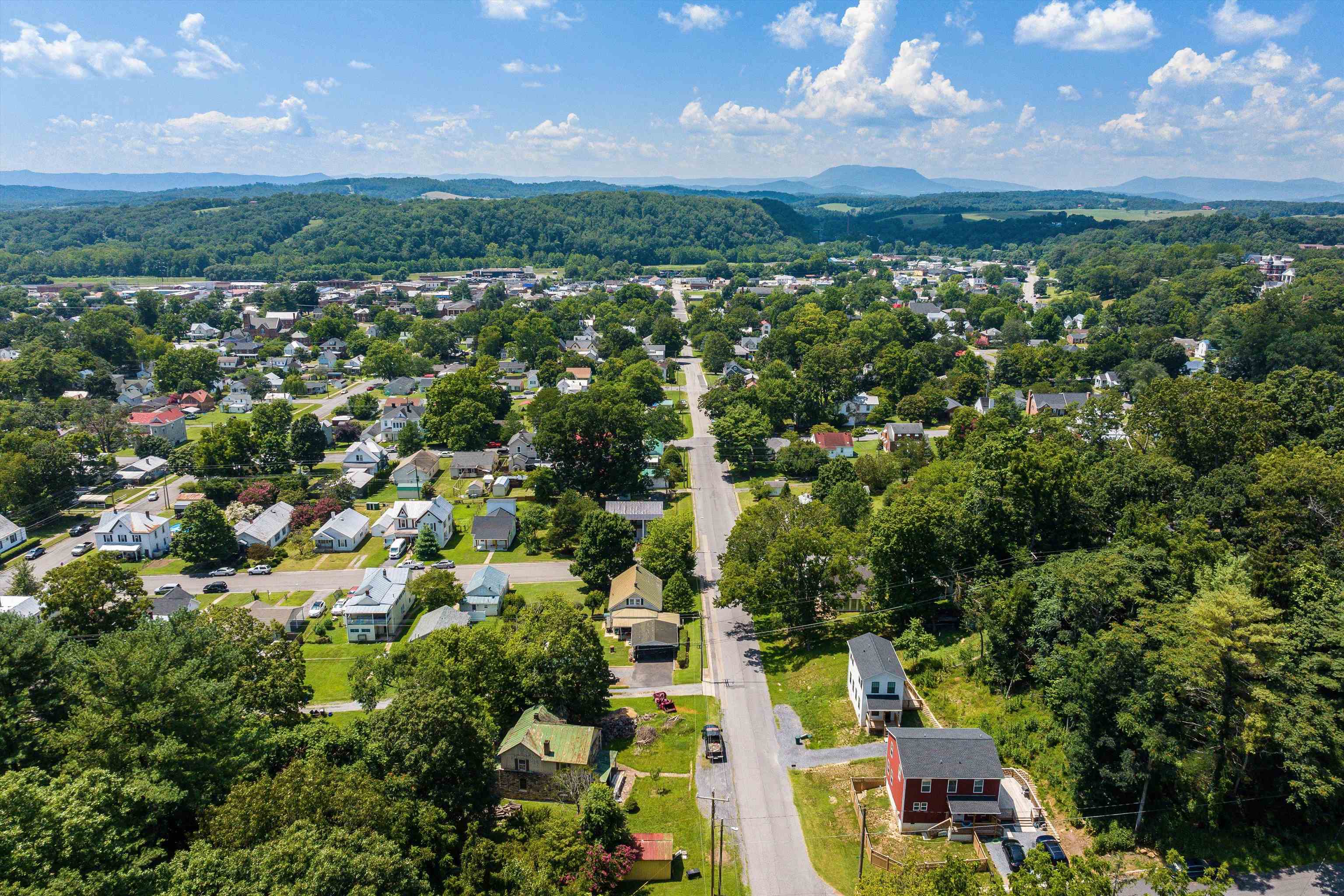 2260 PINE AVE, BUENA VISTA, Virginia 24416, 3 Bedrooms Bedrooms, ,1 BathroomBathrooms,Residential,2260 PINE AVE,667321 MLS # 667321