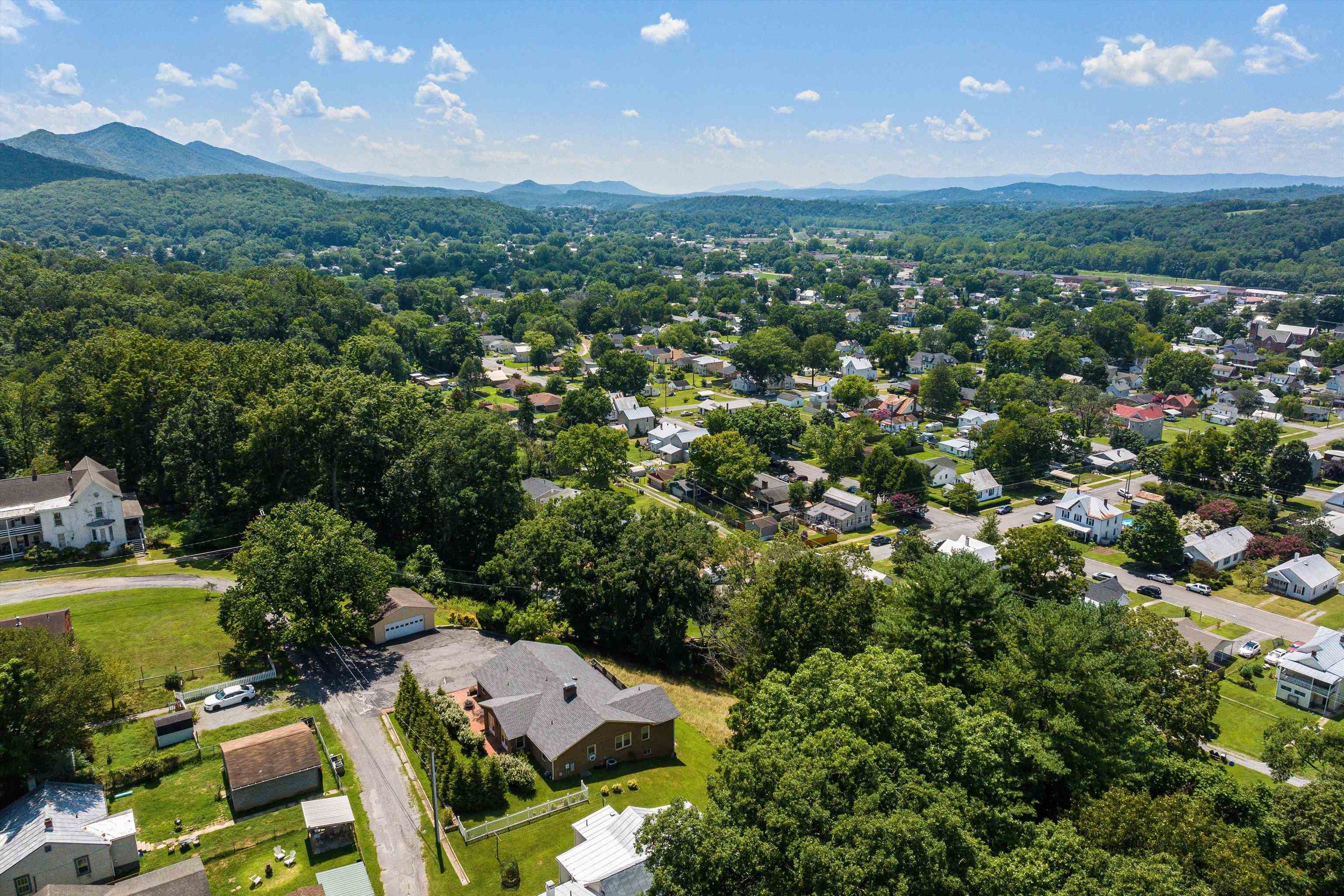 2260 PINE AVE, BUENA VISTA, Virginia 24416, 3 Bedrooms Bedrooms, ,1 BathroomBathrooms,Residential,2260 PINE AVE,667321 MLS # 667321