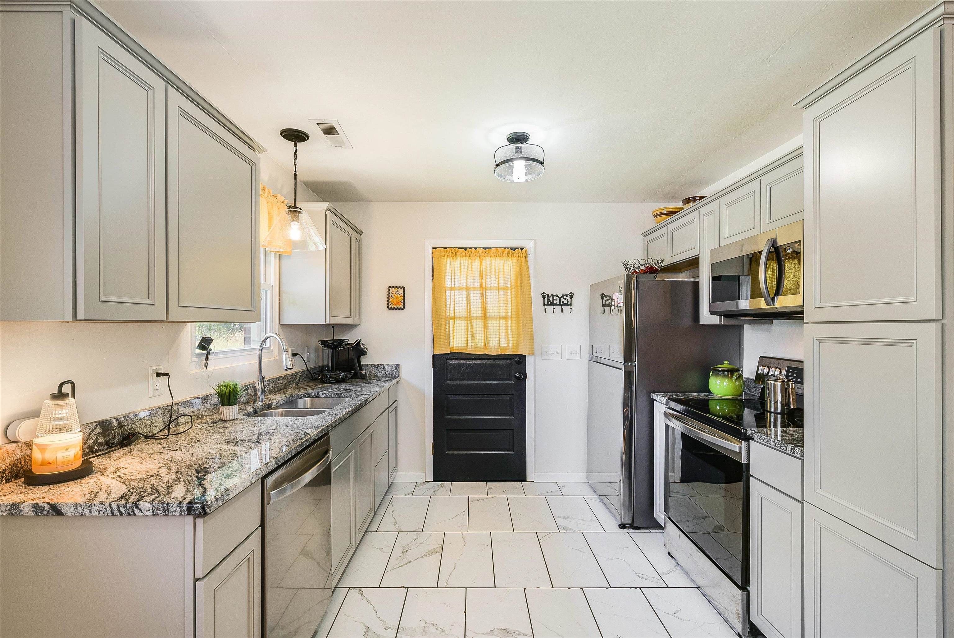 2260 PINE AVE, BUENA VISTA, Virginia 24416, 3 Bedrooms Bedrooms, ,1 BathroomBathrooms,Residential,2260 PINE AVE,667321 MLS # 667321