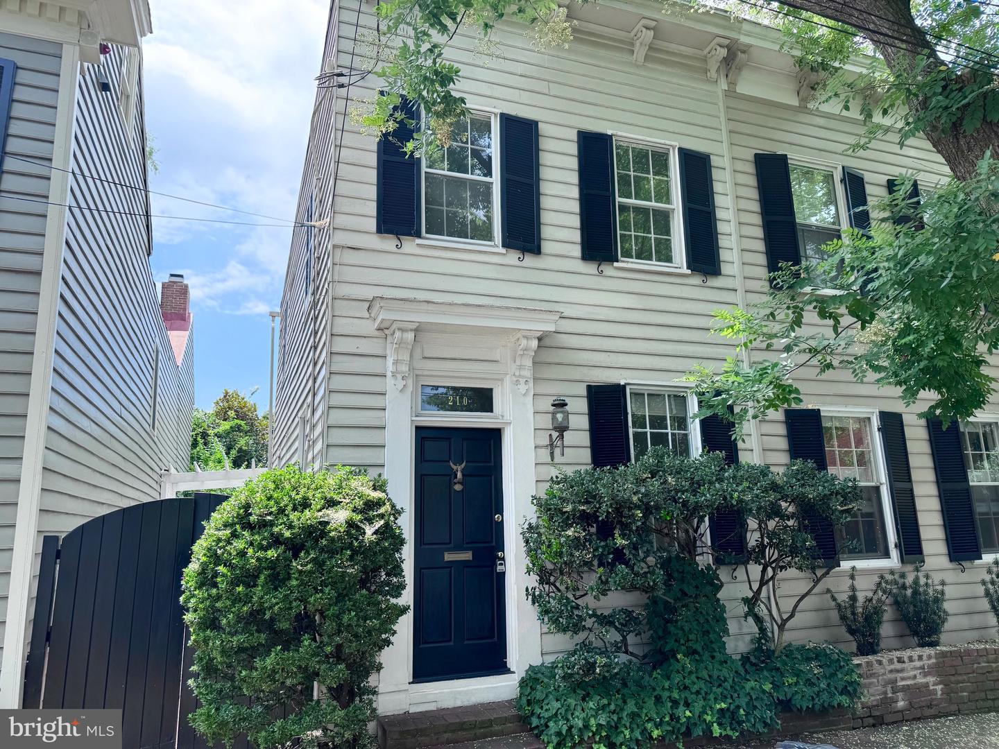 210 GIBBON ST, ALEXANDRIA, Virginia 22314, 2 Bedrooms Bedrooms, ,1 BathroomBathrooms,Residential,For sale,210 GIBBON ST,VAAX2047280 MLS # VAAX2047280