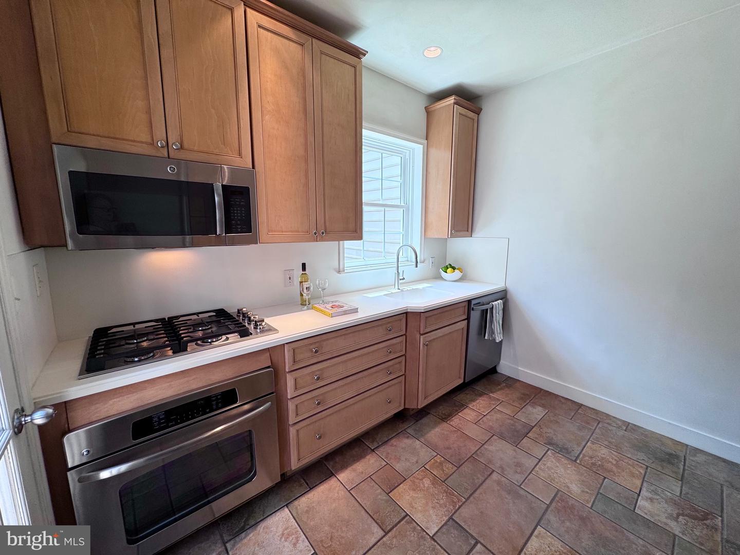 210 GIBBON ST, ALEXANDRIA, Virginia 22314, 2 Bedrooms Bedrooms, ,1 BathroomBathrooms,Residential,For sale,210 GIBBON ST,VAAX2047280 MLS # VAAX2047280