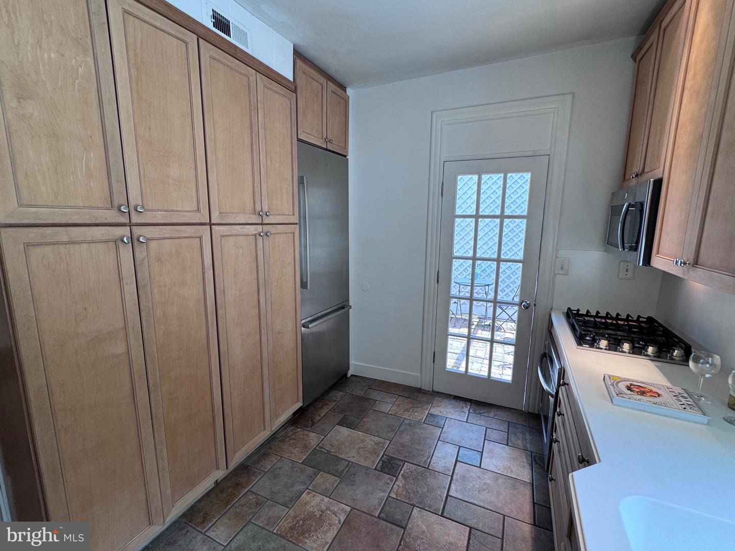 210 GIBBON ST, ALEXANDRIA, Virginia 22314, 2 Bedrooms Bedrooms, ,1 BathroomBathrooms,Residential,For sale,210 GIBBON ST,VAAX2047280 MLS # VAAX2047280