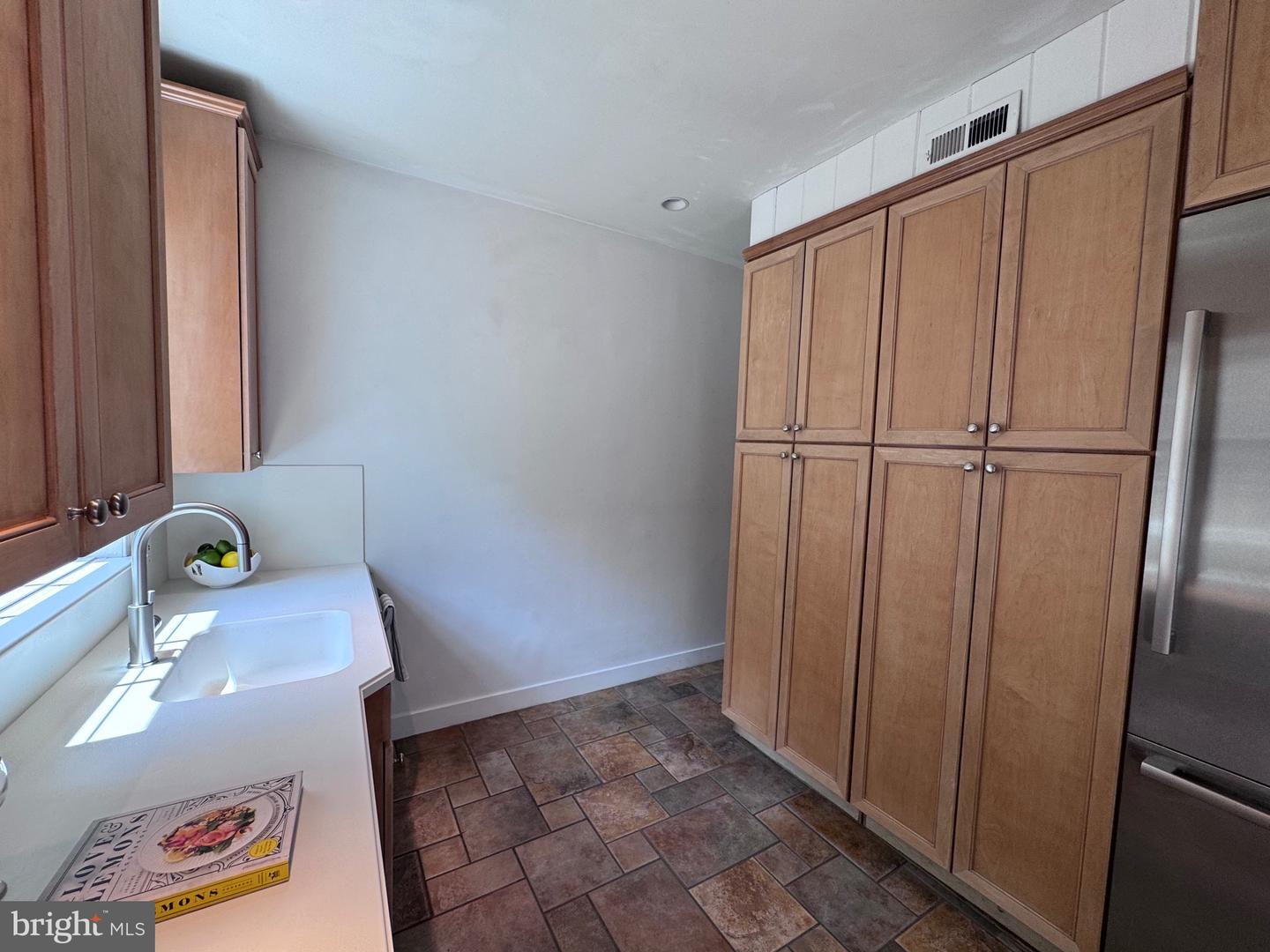 210 GIBBON ST, ALEXANDRIA, Virginia 22314, 2 Bedrooms Bedrooms, ,1 BathroomBathrooms,Residential,For sale,210 GIBBON ST,VAAX2047280 MLS # VAAX2047280
