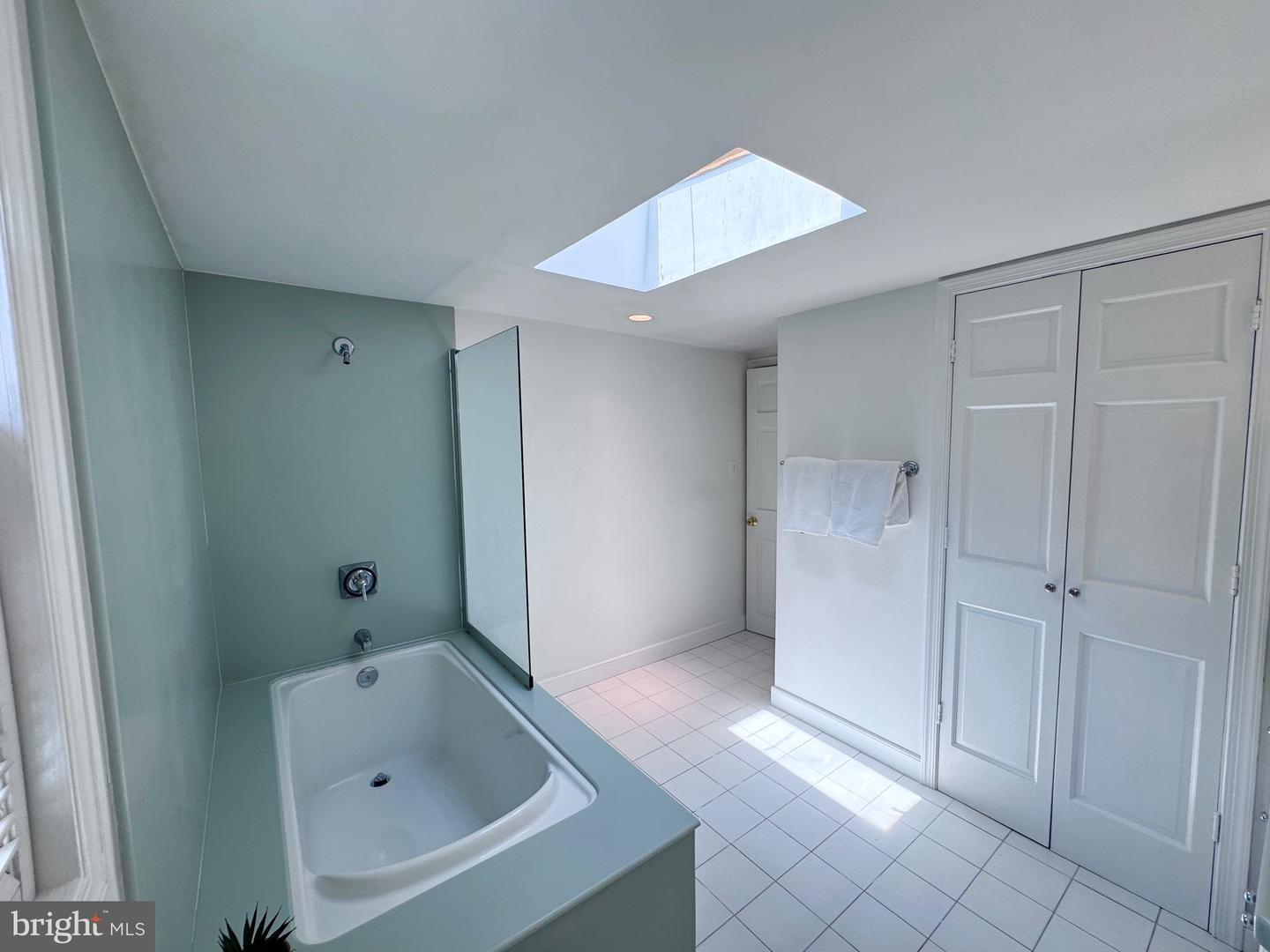 210 GIBBON ST, ALEXANDRIA, Virginia 22314, 2 Bedrooms Bedrooms, ,1 BathroomBathrooms,Residential,For sale,210 GIBBON ST,VAAX2047280 MLS # VAAX2047280