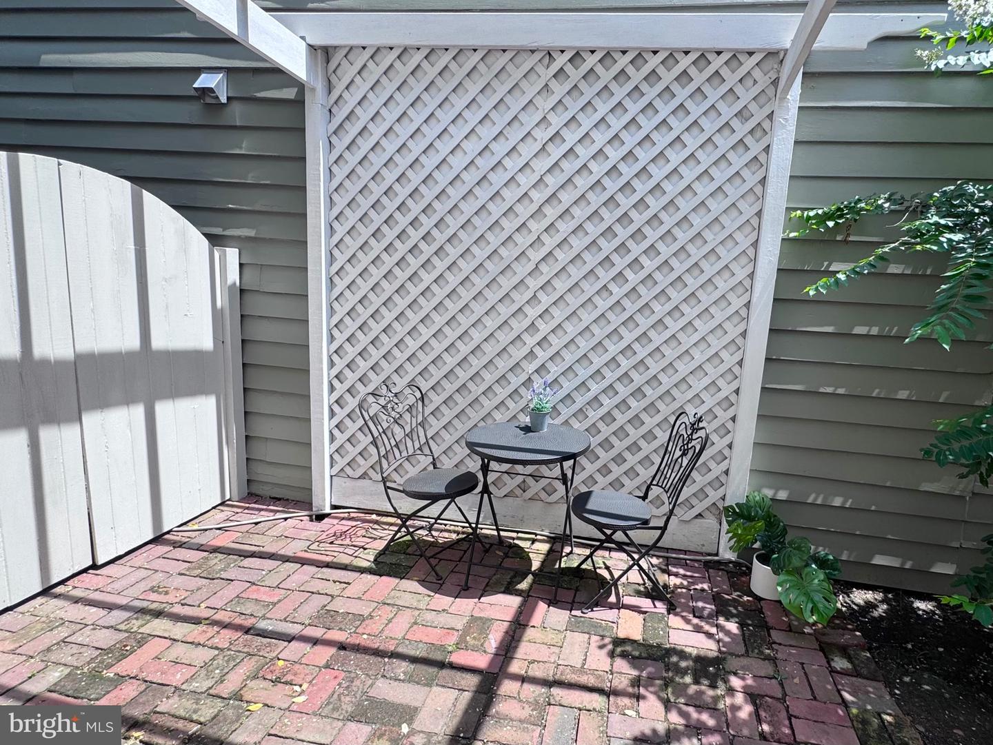 210 GIBBON ST, ALEXANDRIA, Virginia 22314, 2 Bedrooms Bedrooms, ,1 BathroomBathrooms,Residential,For sale,210 GIBBON ST,VAAX2047280 MLS # VAAX2047280