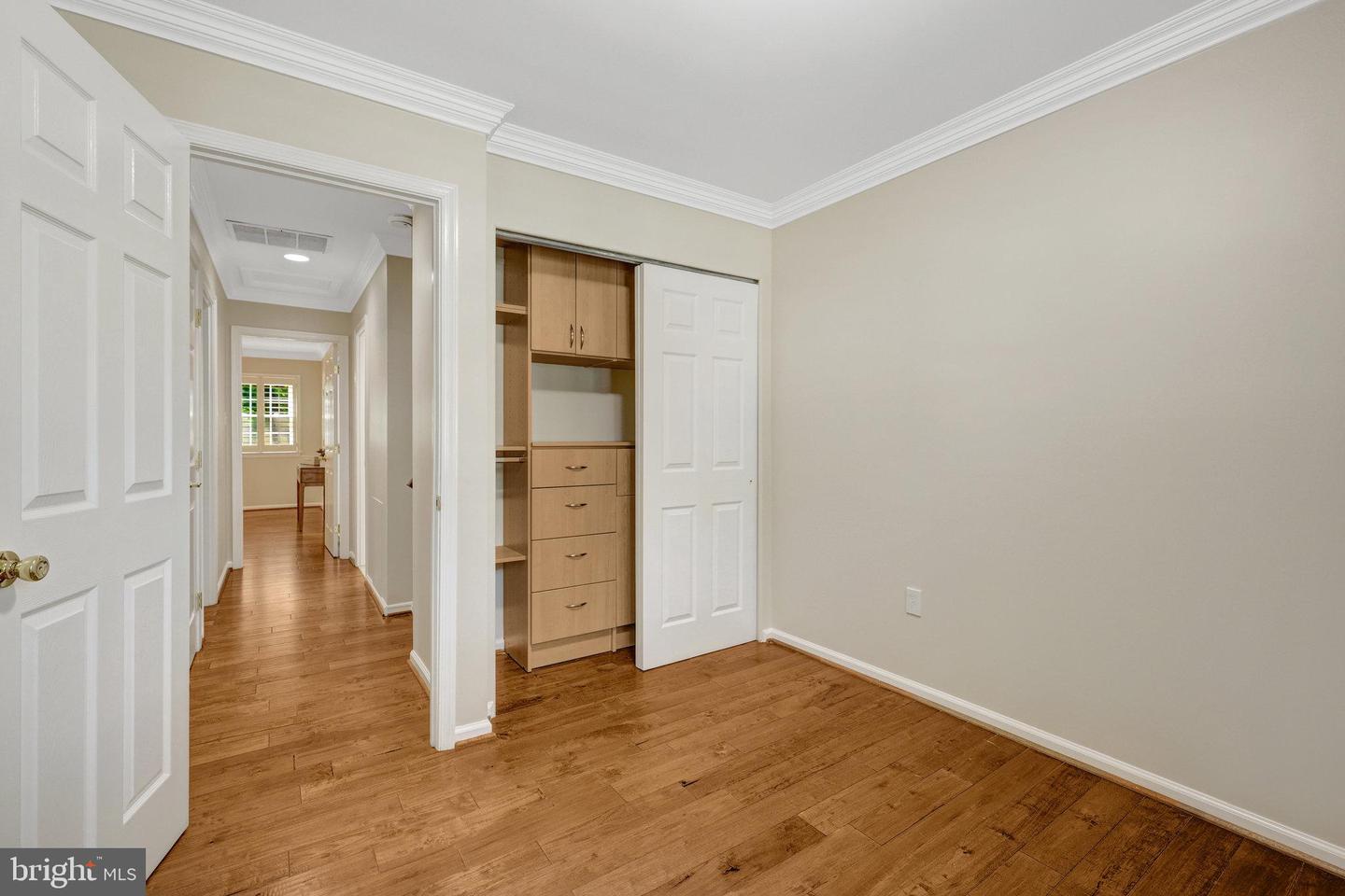 9513 SCARAB ST, VIENNA, Virginia 22182, 5 Bedrooms Bedrooms, ,3 BathroomsBathrooms,Residential,For sale,9513 SCARAB ST,VAFX2254410 MLS # VAFX2254410