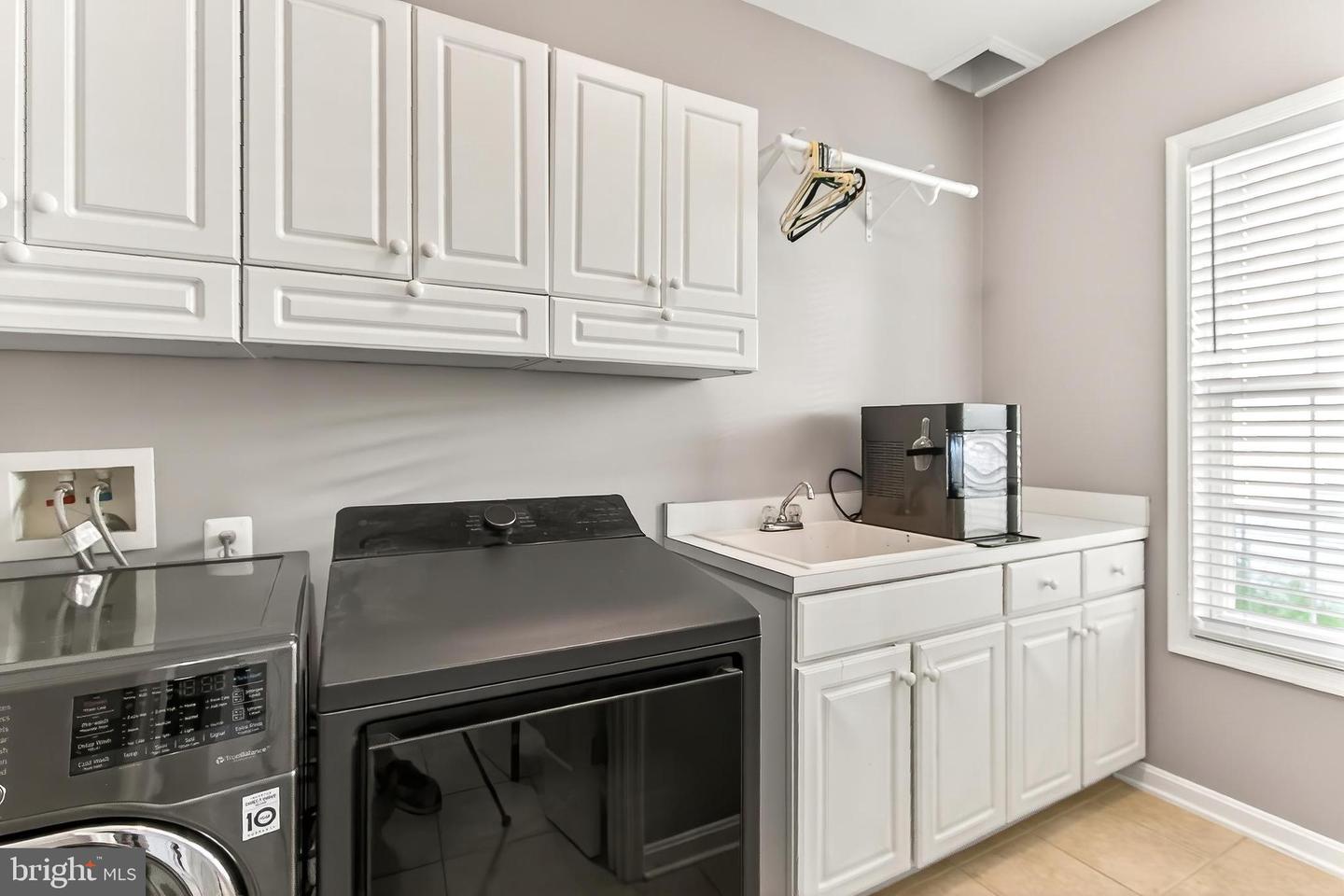 8189 DOUGLAS FIR DR, LORTON, Virginia 22079, 4 Bedrooms Bedrooms, ,3 BathroomsBathrooms,Residential,For sale,8189 DOUGLAS FIR DR,VAFX2257190 MLS # VAFX2257190