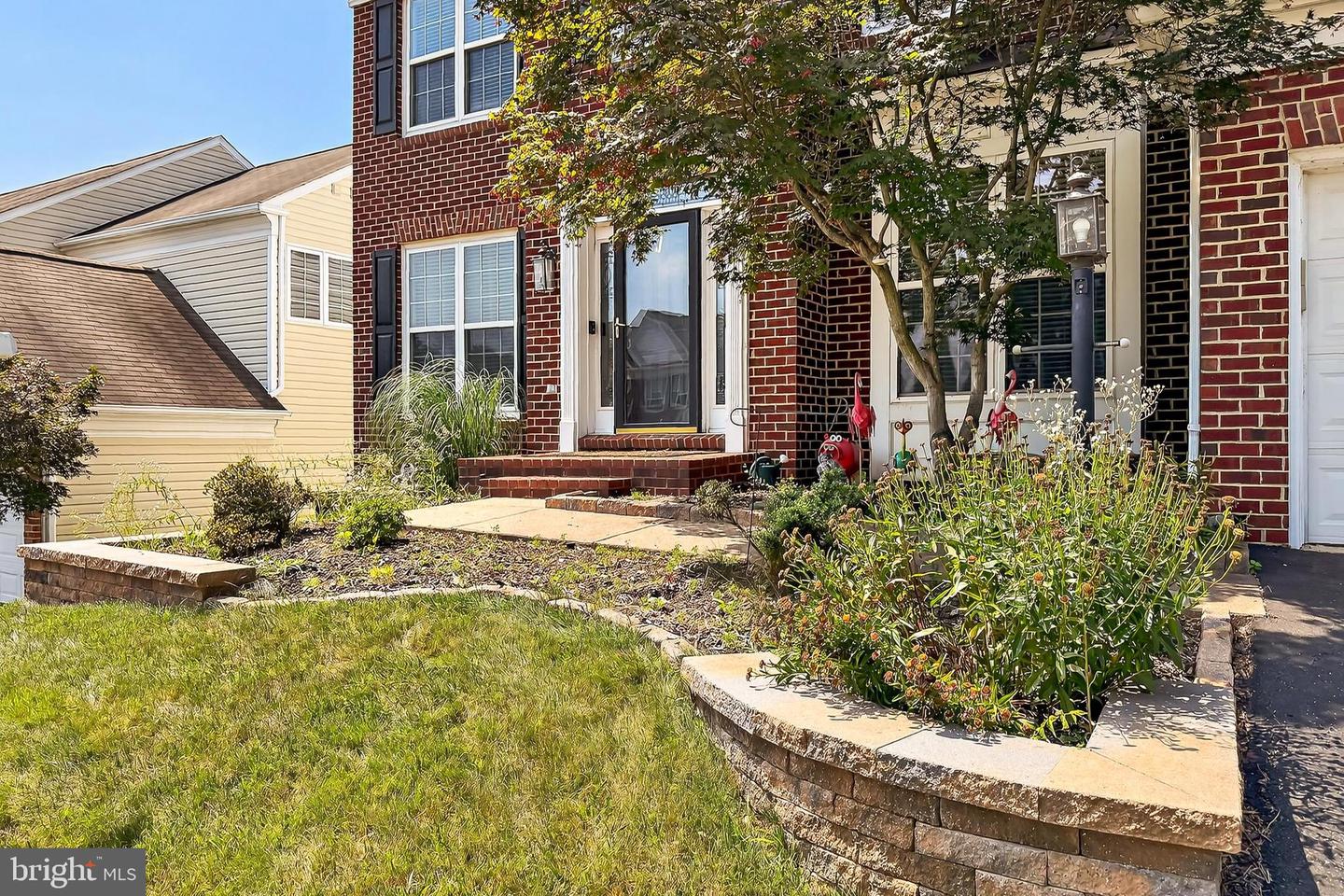 8189 DOUGLAS FIR DR, LORTON, Virginia 22079, 4 Bedrooms Bedrooms, ,3 BathroomsBathrooms,Residential,For sale,8189 DOUGLAS FIR DR,VAFX2257190 MLS # VAFX2257190