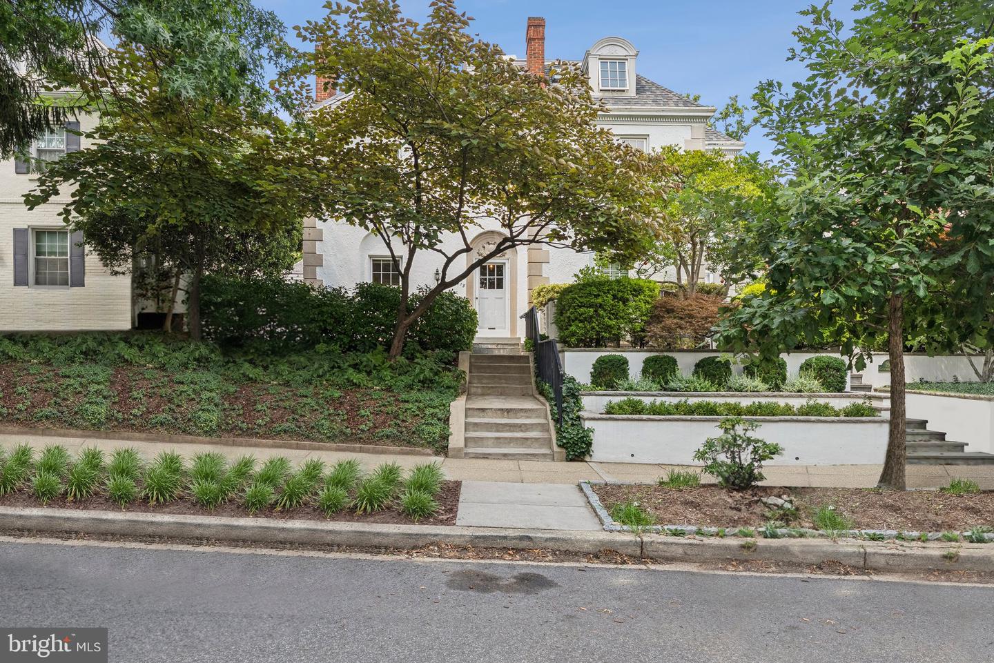 2913 CATHEDRAL AVE NW, WASHINGTON, District Of Columbia 20008, 4 Bedrooms Bedrooms, ,2 BathroomsBathrooms,Residential,For sale,2913 CATHEDRAL AVE NW,DCDC2211792 MLS # DCDC2211792