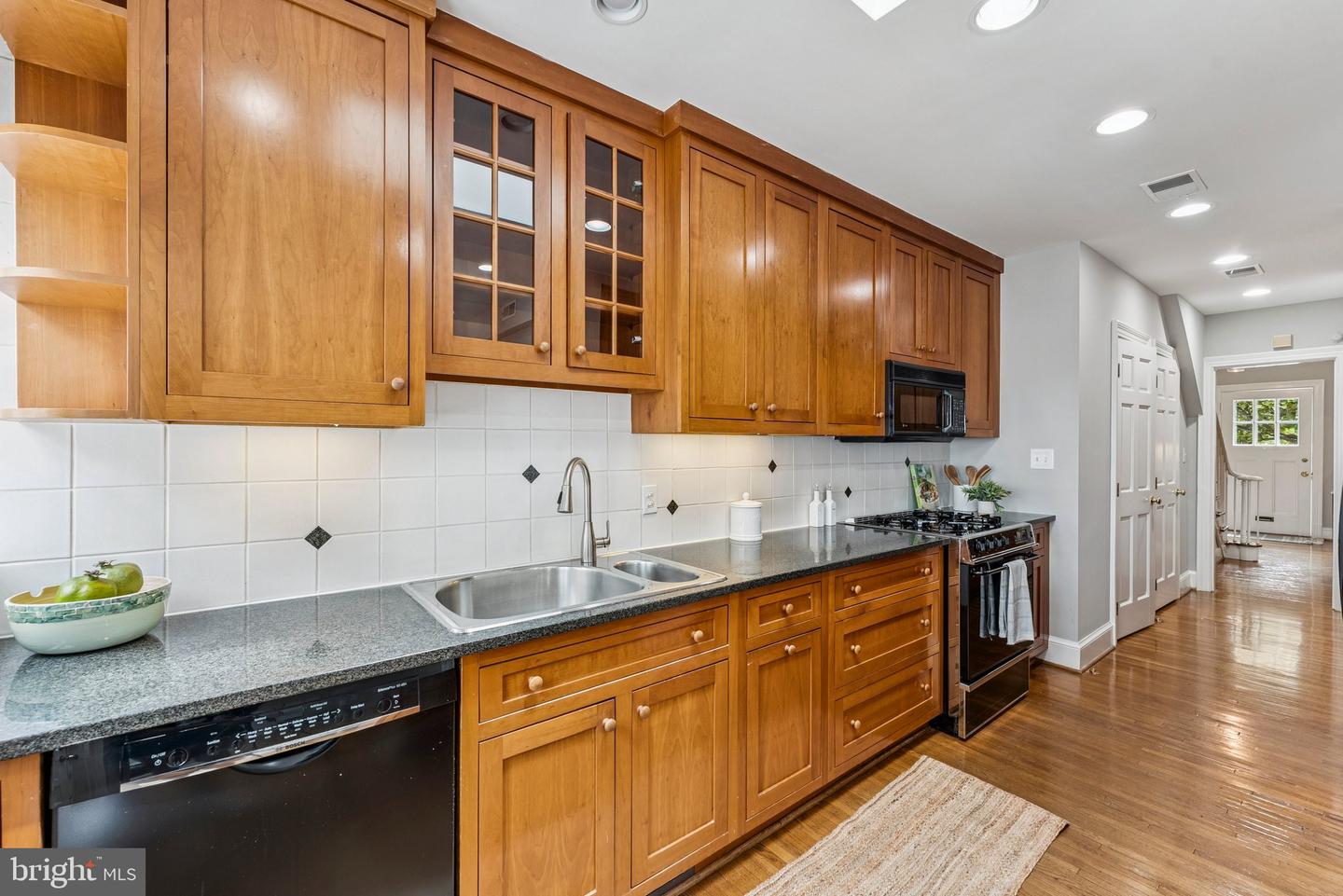 2913 CATHEDRAL AVE NW, WASHINGTON, District Of Columbia 20008, 4 Bedrooms Bedrooms, ,2 BathroomsBathrooms,Residential,For sale,2913 CATHEDRAL AVE NW,DCDC2211792 MLS # DCDC2211792