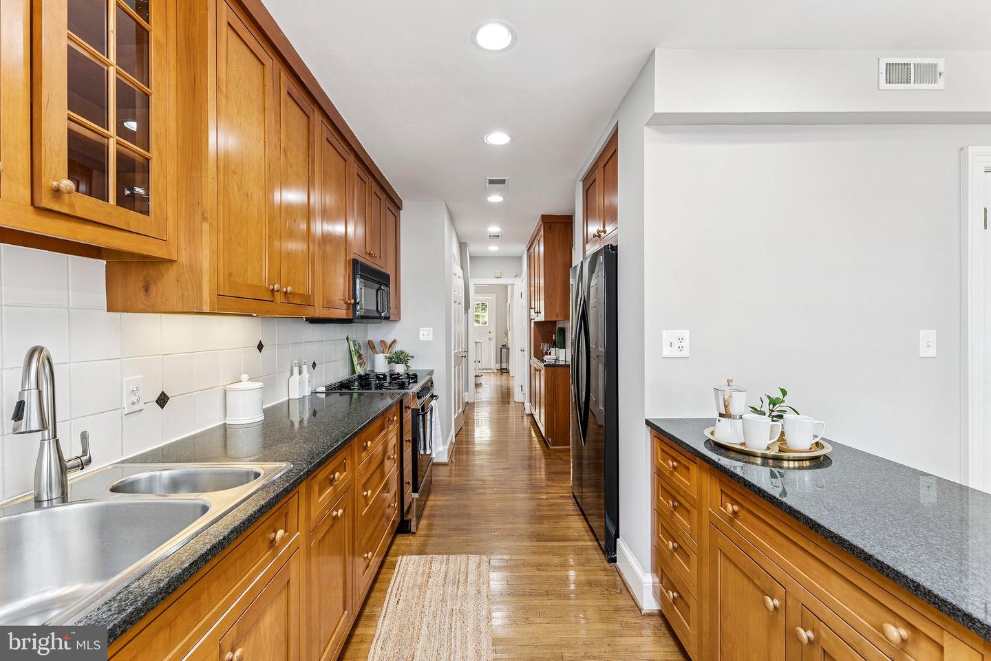 2913 CATHEDRAL AVE NW, WASHINGTON, District Of Columbia 20008, 4 Bedrooms Bedrooms, ,2 BathroomsBathrooms,Residential,For sale,2913 CATHEDRAL AVE NW,DCDC2211792 MLS # DCDC2211792