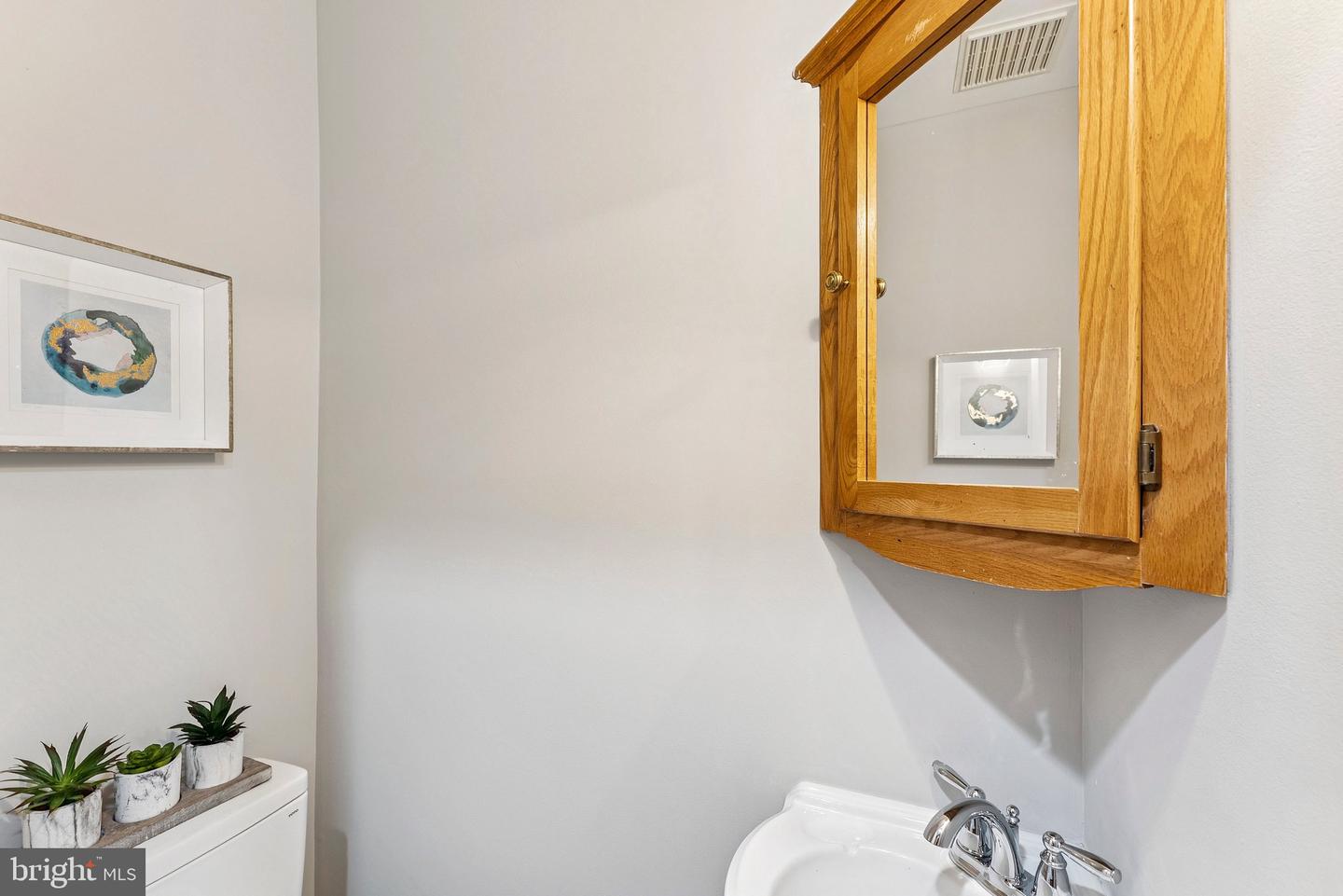 2913 CATHEDRAL AVE NW, WASHINGTON, District Of Columbia 20008, 4 Bedrooms Bedrooms, ,2 BathroomsBathrooms,Residential,For sale,2913 CATHEDRAL AVE NW,DCDC2211792 MLS # DCDC2211792
