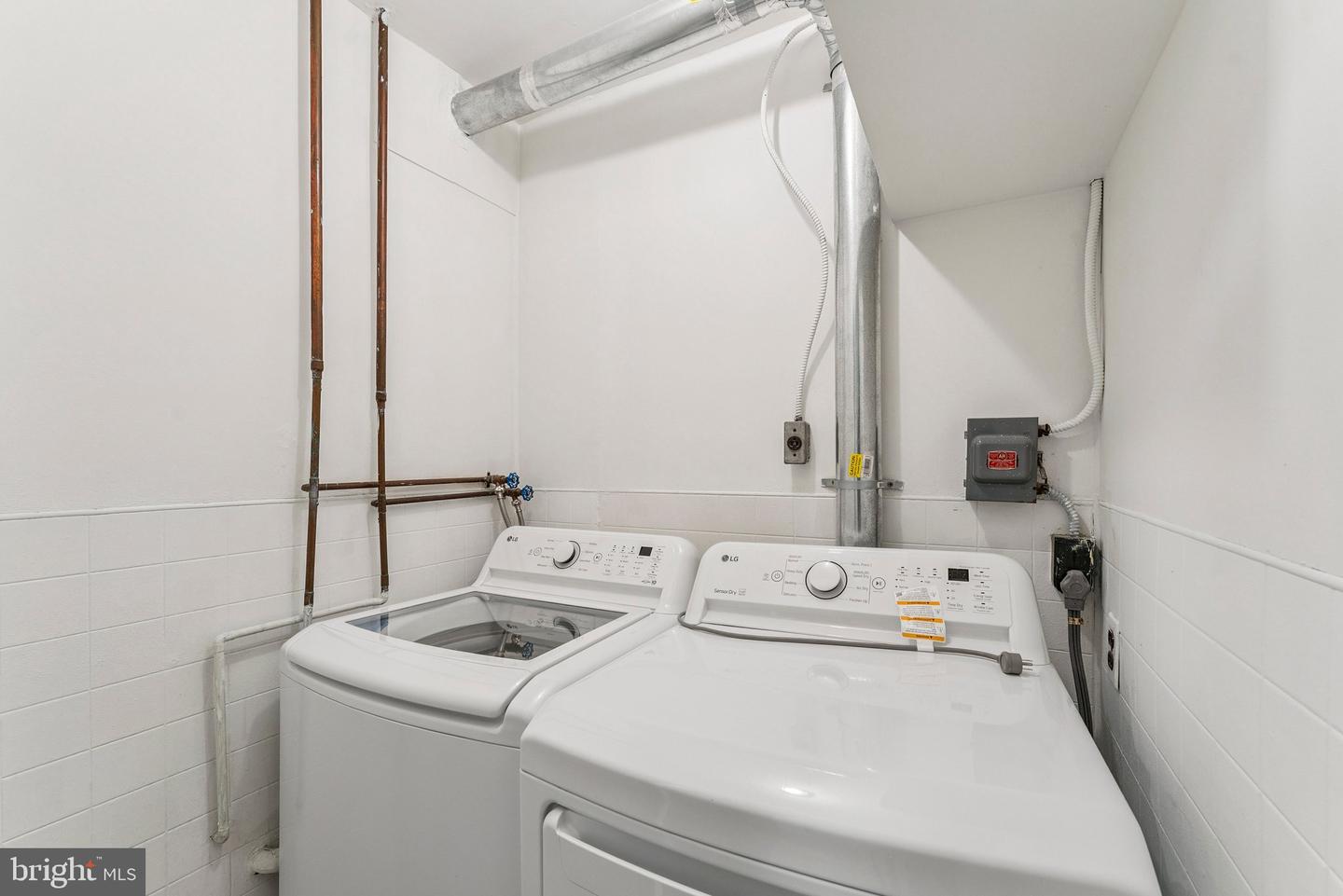 2913 CATHEDRAL AVE NW, WASHINGTON, District Of Columbia 20008, 4 Bedrooms Bedrooms, ,2 BathroomsBathrooms,Residential,For sale,2913 CATHEDRAL AVE NW,DCDC2211792 MLS # DCDC2211792