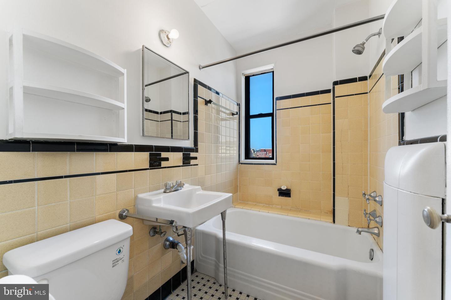 1 SCOTT CIR NW #807, WASHINGTON, District Of Columbia 20036, 1 Bedroom Bedrooms, ,1 BathroomBathrooms,Residential,For sale,1 SCOTT CIR NW #807,DCDC2212868 MLS # DCDC2212868