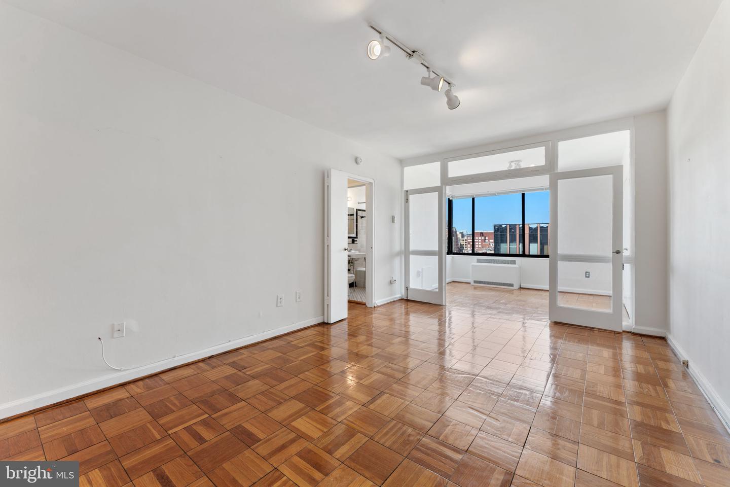 1 SCOTT CIR NW #807, WASHINGTON, District Of Columbia 20036, 1 Bedroom Bedrooms, ,1 BathroomBathrooms,Residential,For sale,1 SCOTT CIR NW #807,DCDC2212868 MLS # DCDC2212868