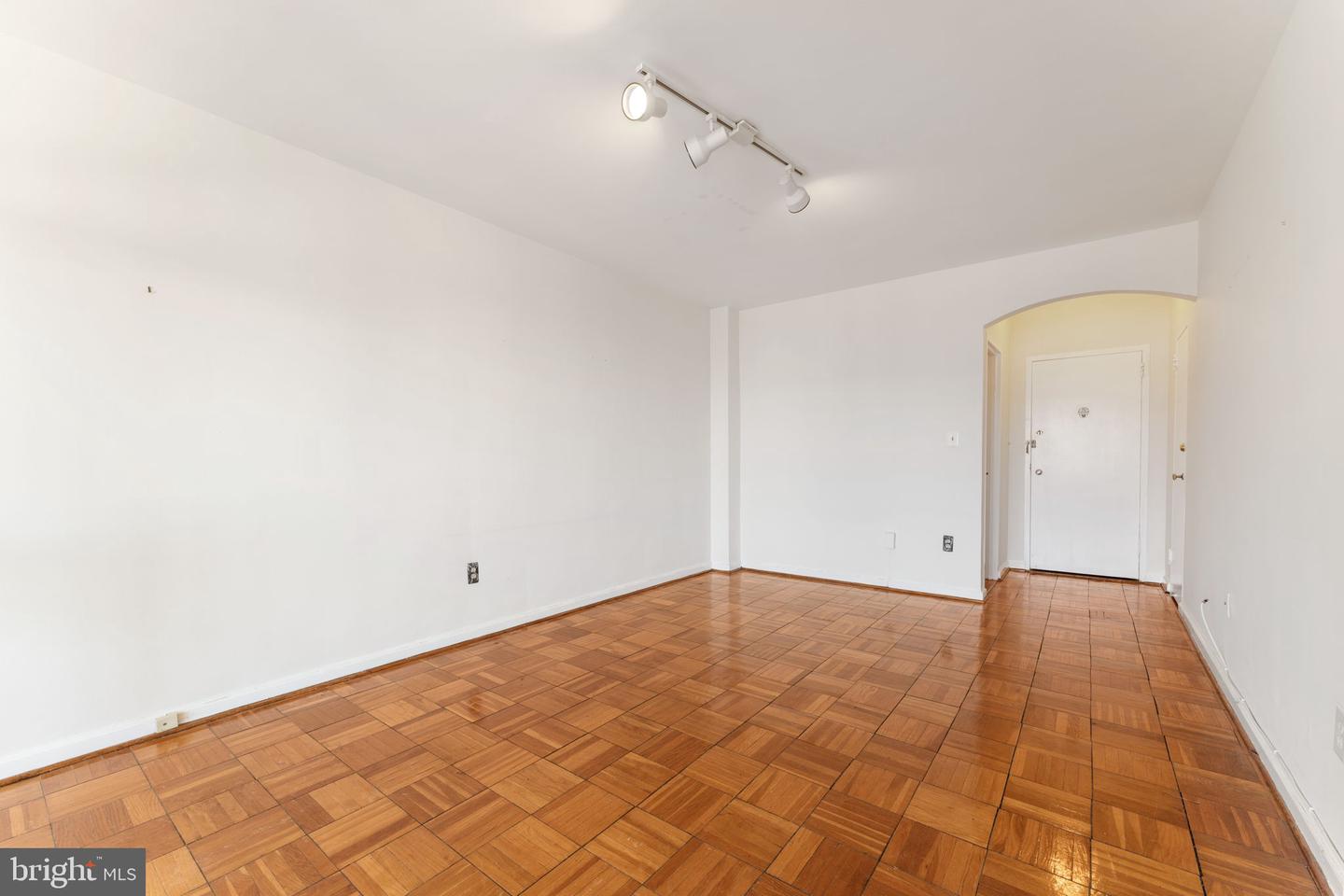 1 SCOTT CIR NW #807, WASHINGTON, District Of Columbia 20036, 1 Bedroom Bedrooms, ,1 BathroomBathrooms,Residential,For sale,1 SCOTT CIR NW #807,DCDC2212868 MLS # DCDC2212868