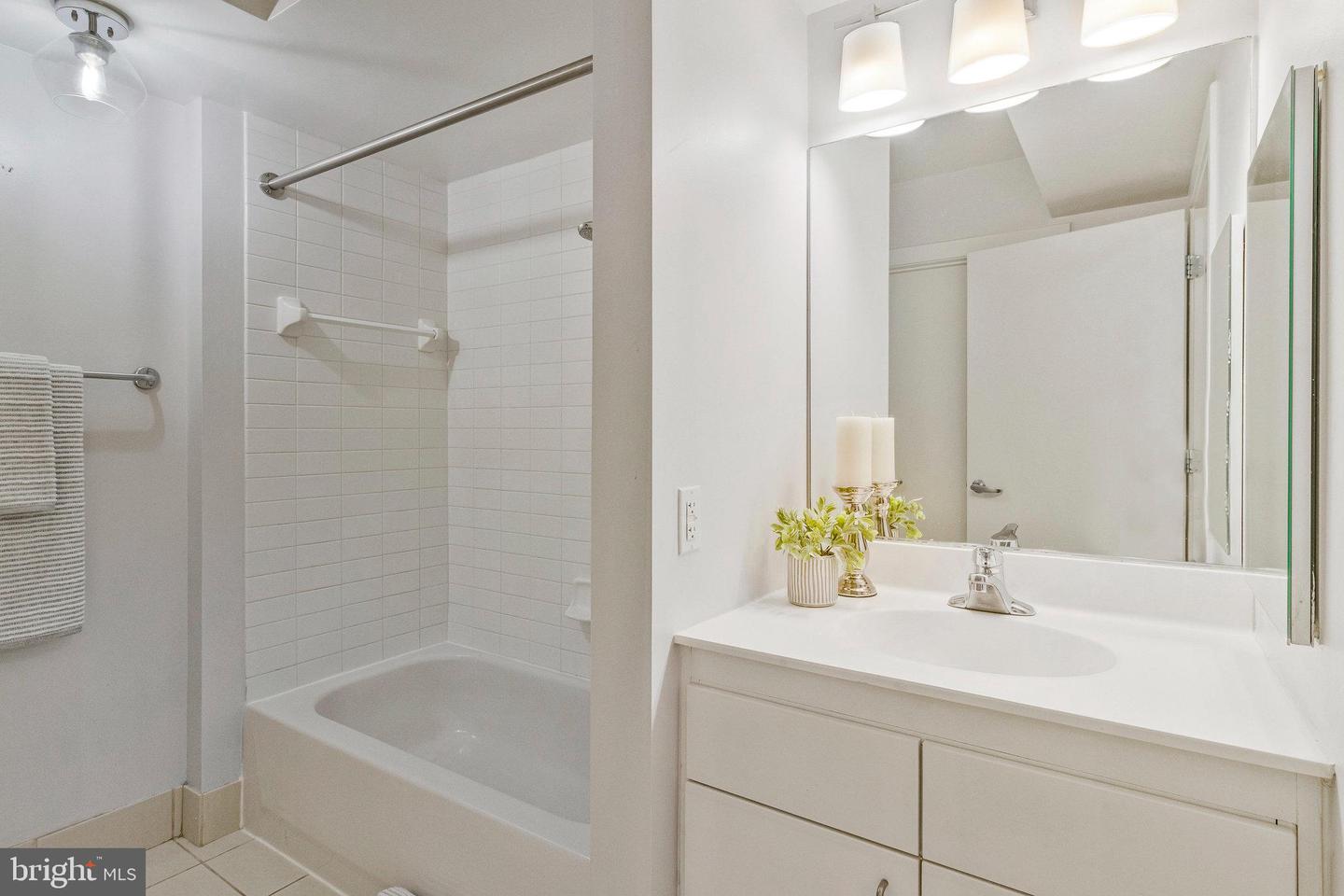1000 NEW JERSEY AVE SE #914, WASHINGTON, District Of Columbia 20003, 2 Bedrooms Bedrooms, ,2 BathroomsBathrooms,Residential,For sale,1000 NEW JERSEY AVE SE #914,DCDC2212902 MLS # DCDC2212902
