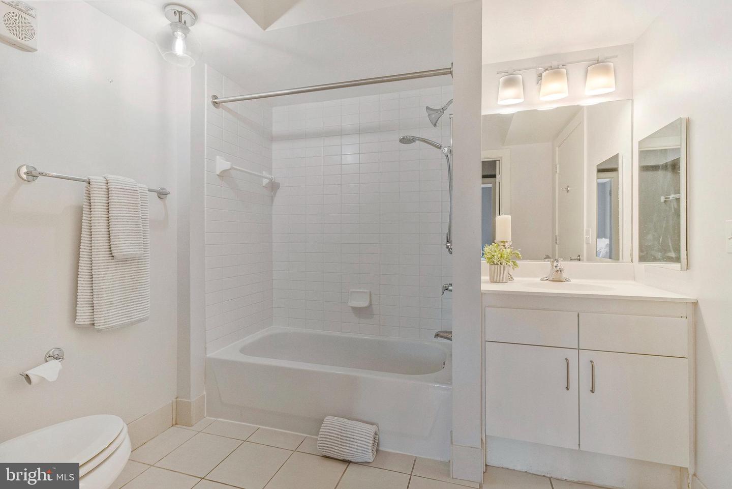 1000 NEW JERSEY AVE SE #914, WASHINGTON, District Of Columbia 20003, 2 Bedrooms Bedrooms, ,2 BathroomsBathrooms,Residential,For sale,1000 NEW JERSEY AVE SE #914,DCDC2212902 MLS # DCDC2212902