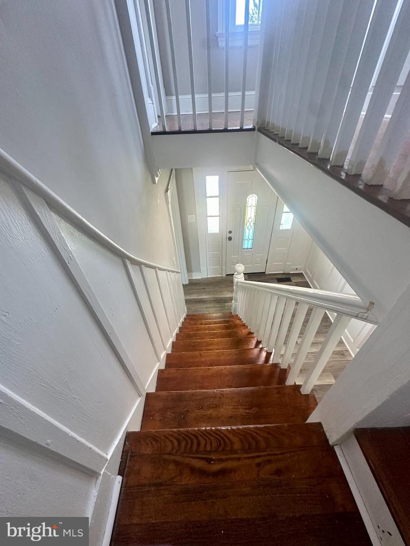 301 VIRGINIA AVE, CULPEPER, Virginia 22701, 3 Bedrooms Bedrooms, 8 Rooms Rooms,2 BathroomsBathrooms,Residential,For sale,301 VIRGINIA AVE,VACU2011146 MLS # VACU2011146