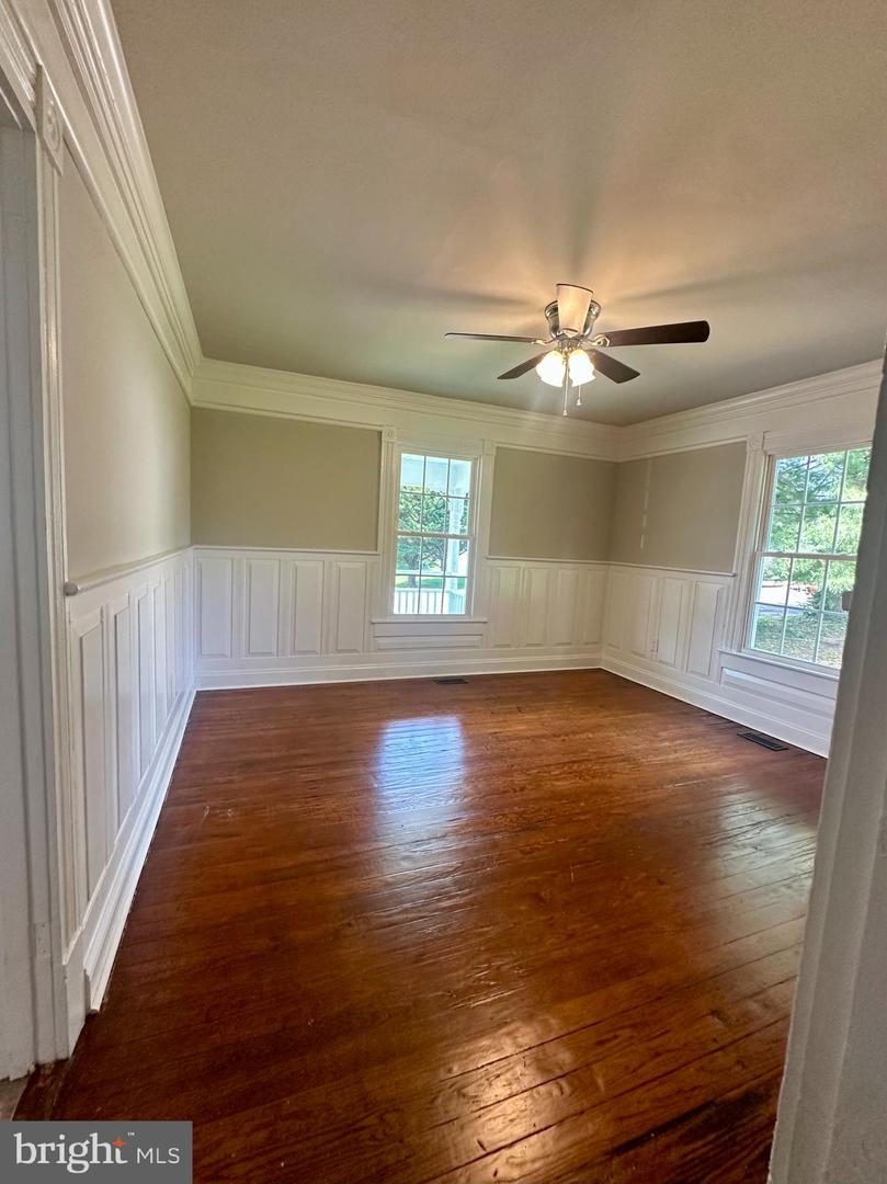 301 VIRGINIA AVE, CULPEPER, Virginia 22701, 3 Bedrooms Bedrooms, 8 Rooms Rooms,2 BathroomsBathrooms,Residential,For sale,301 VIRGINIA AVE,VACU2011146 MLS # VACU2011146