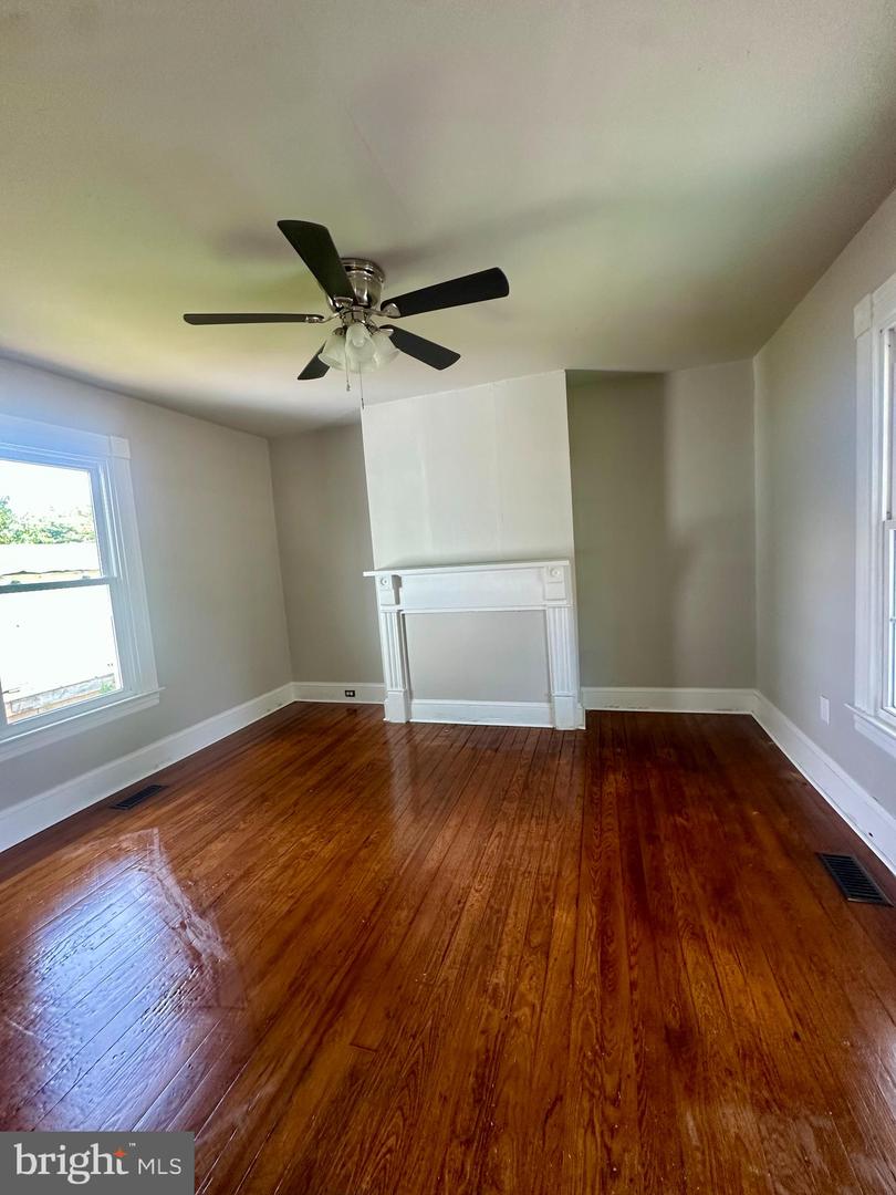 301 VIRGINIA AVE, CULPEPER, Virginia 22701, 3 Bedrooms Bedrooms, 8 Rooms Rooms,2 BathroomsBathrooms,Residential,For sale,301 VIRGINIA AVE,VACU2011146 MLS # VACU2011146