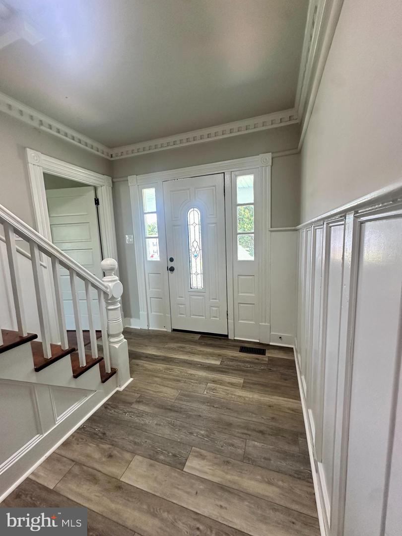 301 VIRGINIA AVE, CULPEPER, Virginia 22701, 3 Bedrooms Bedrooms, 8 Rooms Rooms,2 BathroomsBathrooms,Residential,For sale,301 VIRGINIA AVE,VACU2011146 MLS # VACU2011146