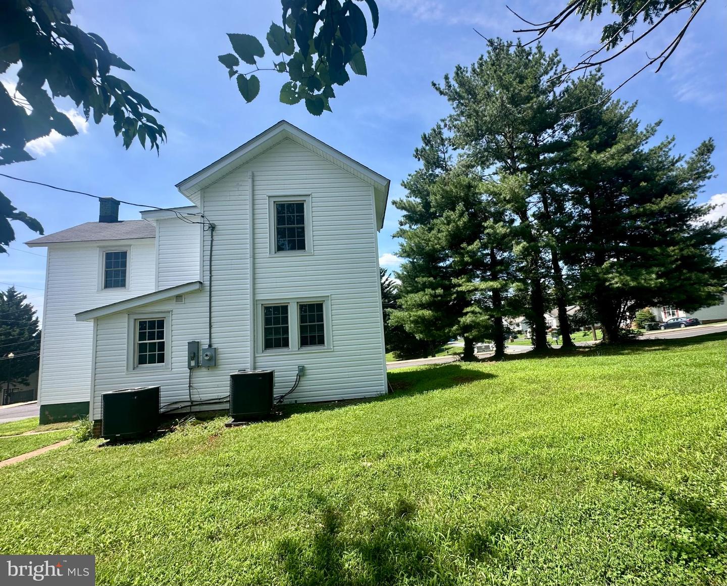 301 VIRGINIA AVE, CULPEPER, Virginia 22701, 3 Bedrooms Bedrooms, 8 Rooms Rooms,2 BathroomsBathrooms,Residential,For sale,301 VIRGINIA AVE,VACU2011146 MLS # VACU2011146