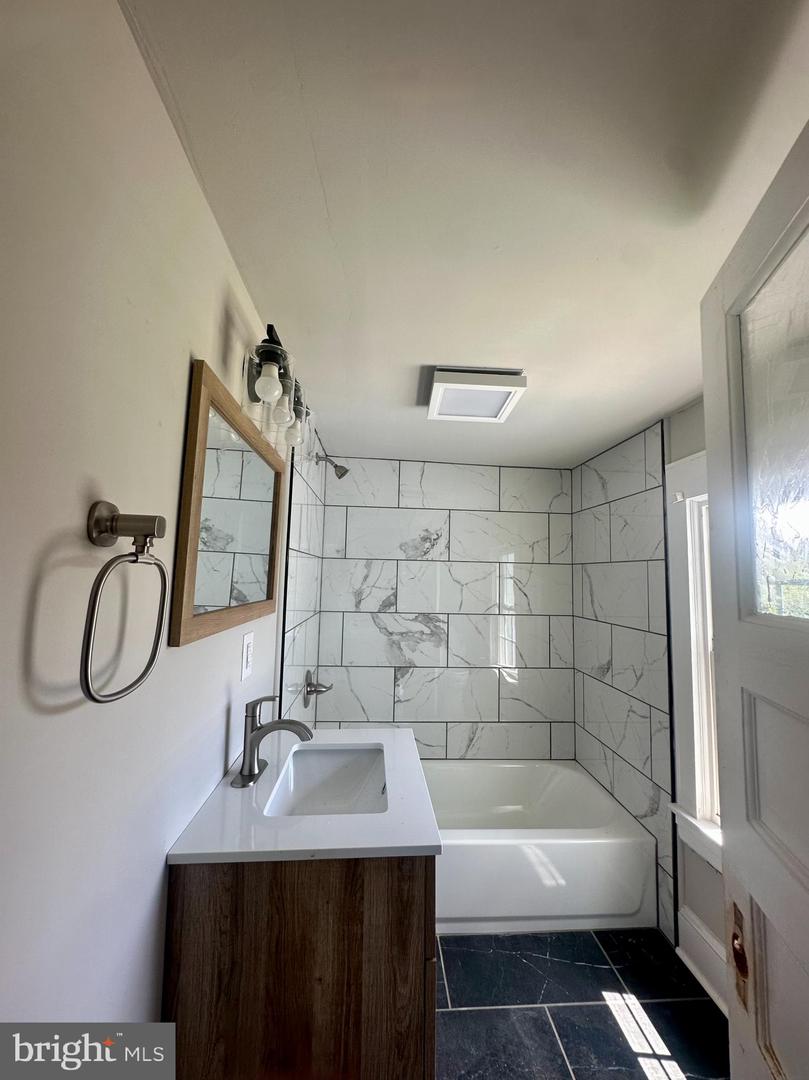 301 VIRGINIA AVE, CULPEPER, Virginia 22701, 3 Bedrooms Bedrooms, 8 Rooms Rooms,2 BathroomsBathrooms,Residential,For sale,301 VIRGINIA AVE,VACU2011146 MLS # VACU2011146