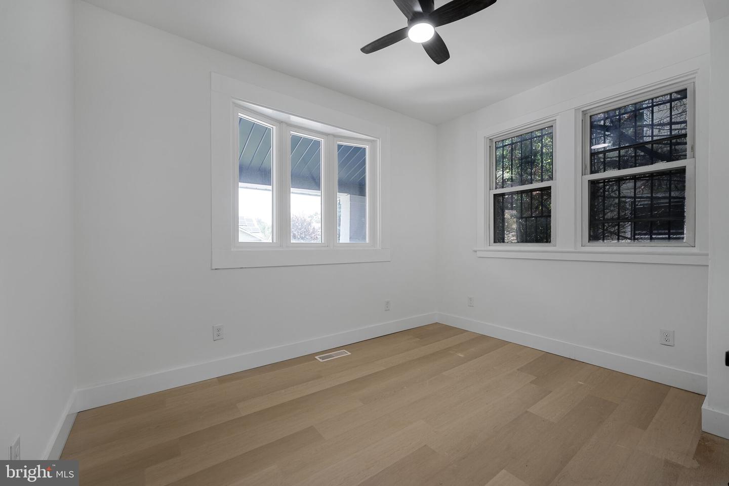 2712 S DAKOTA AVE NE, WASHINGTON, District Of Columbia 20018, 3 Bedrooms Bedrooms, ,3 BathroomsBathrooms,Residential,For sale,2712 S DAKOTA AVE NE,DCDC2212974 MLS # DCDC2212974